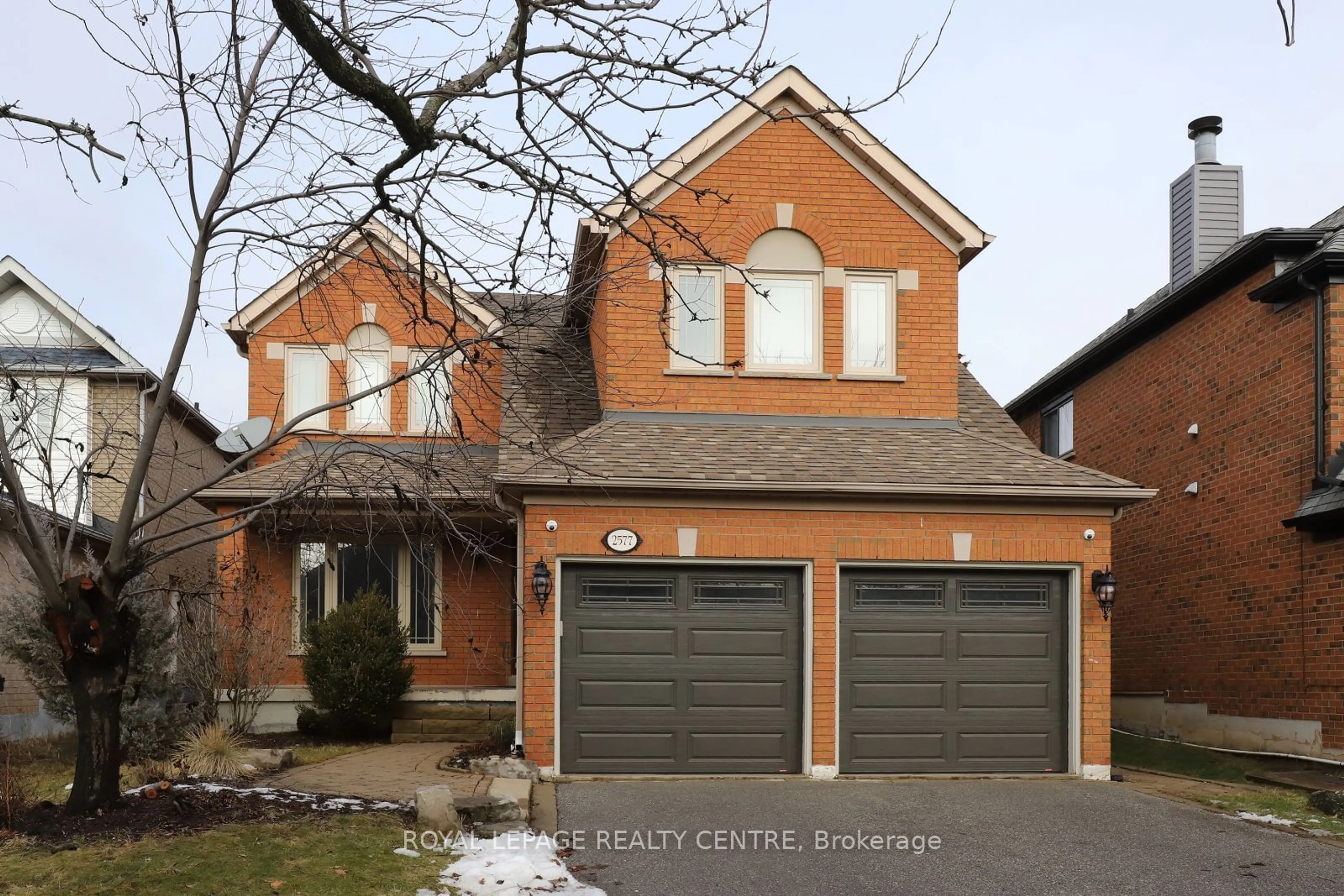 Home with brick exterior material for 2577 Burnford Tr, Mississauga Ontario L5M 5E3