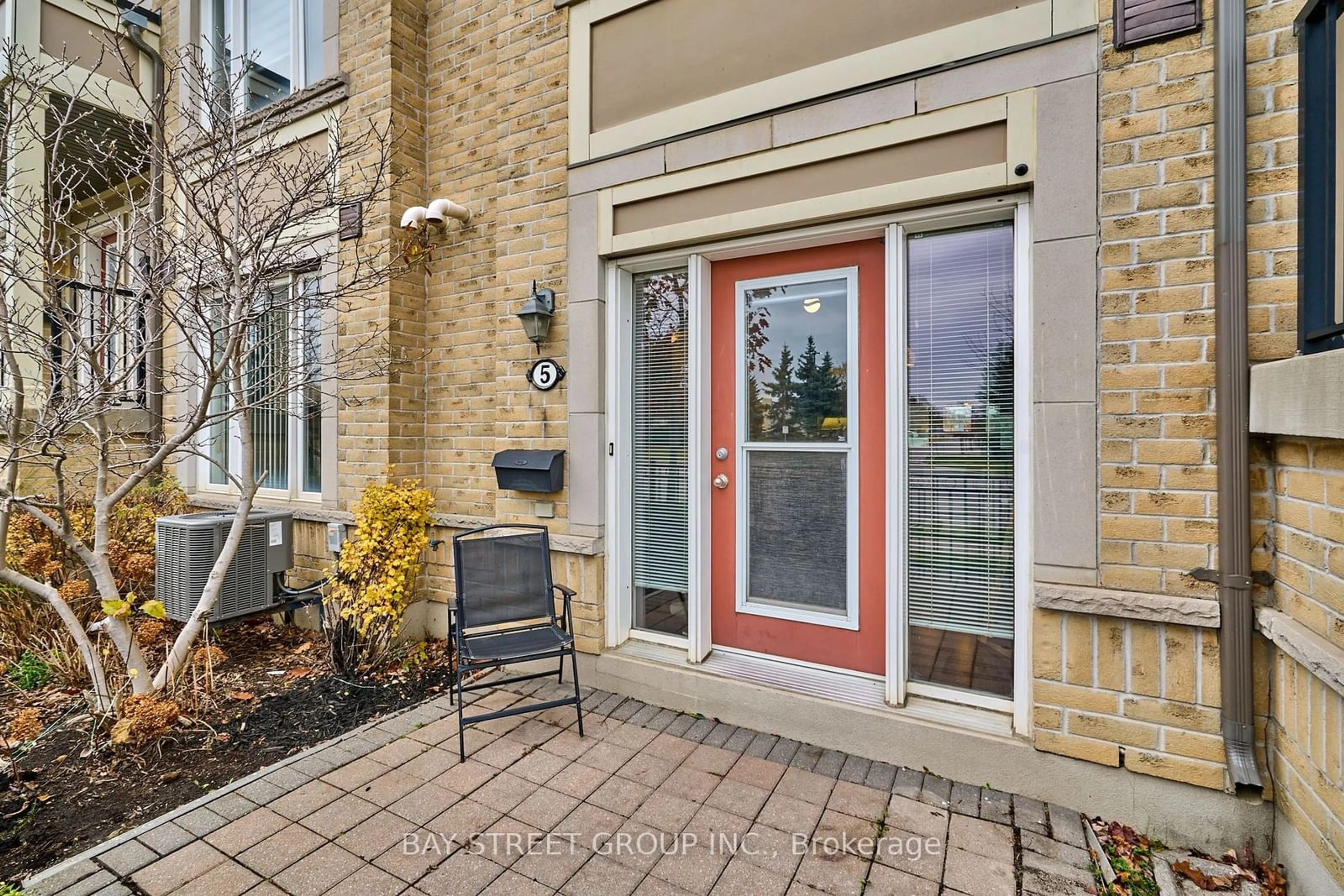 Indoor entryway, ceramic floors for 2895 Hazelton Pl #5, Mississauga Ontario L5M 0S4