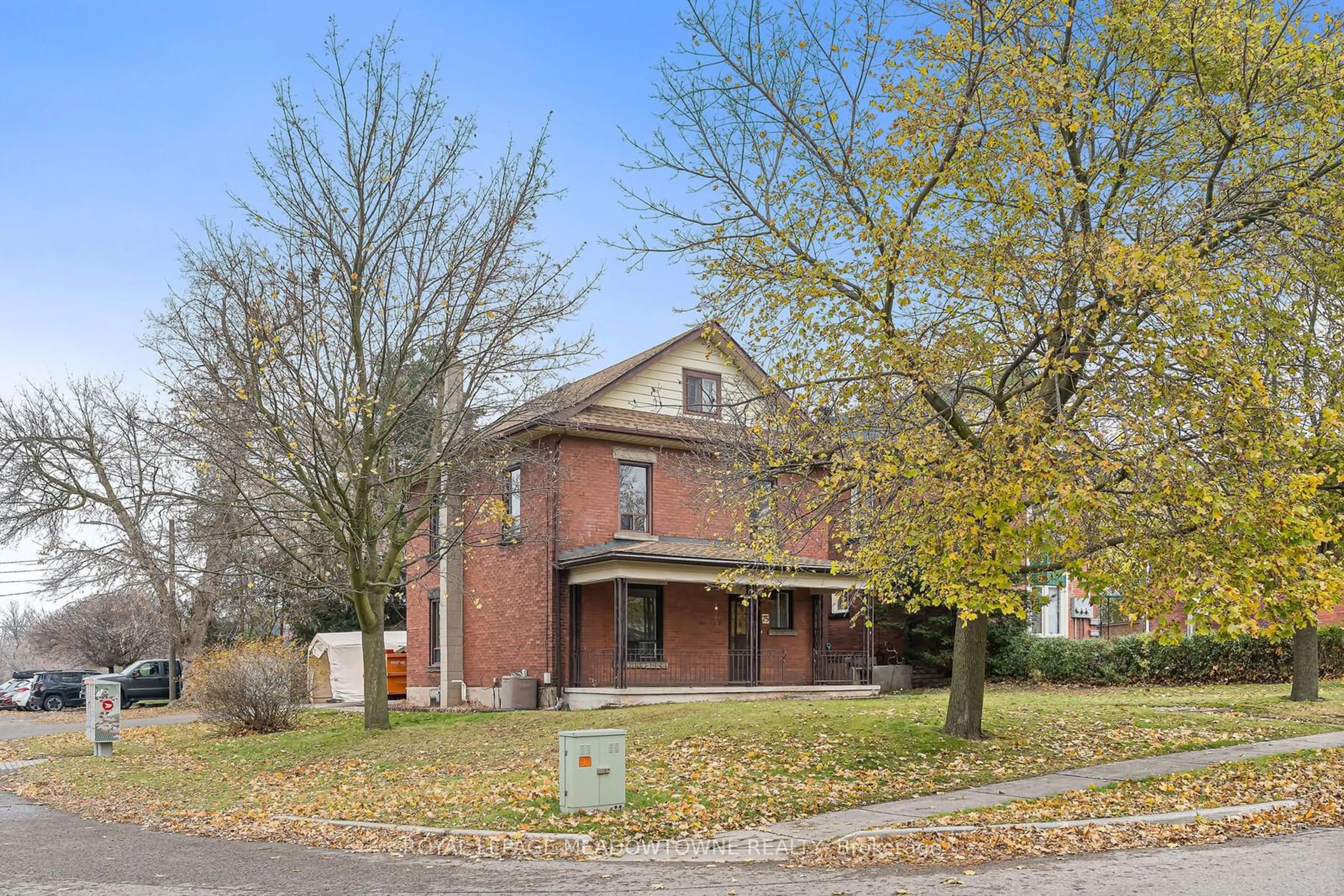 A pic from exterior of the house or condo, the front or back of building for 75 King St, Halton Hills Ontario L7G 2G8