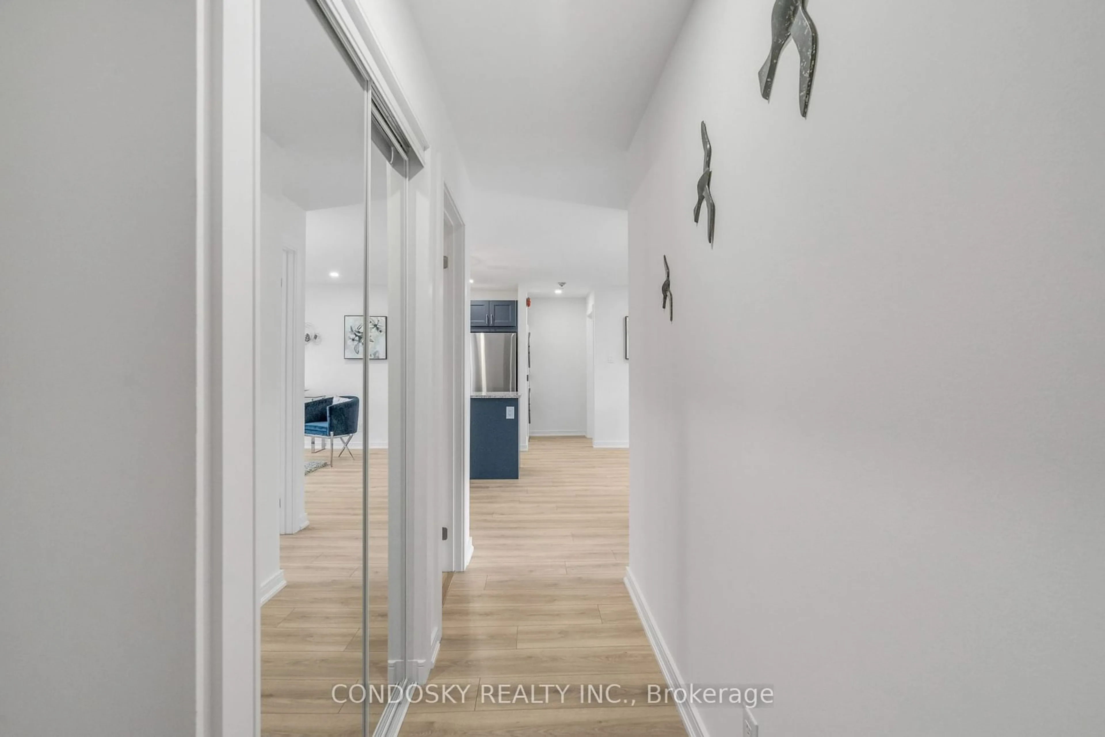 Indoor entryway, wood floors for 65 Trailwood Dr #224, Mississauga Ontario L4Z 3L1