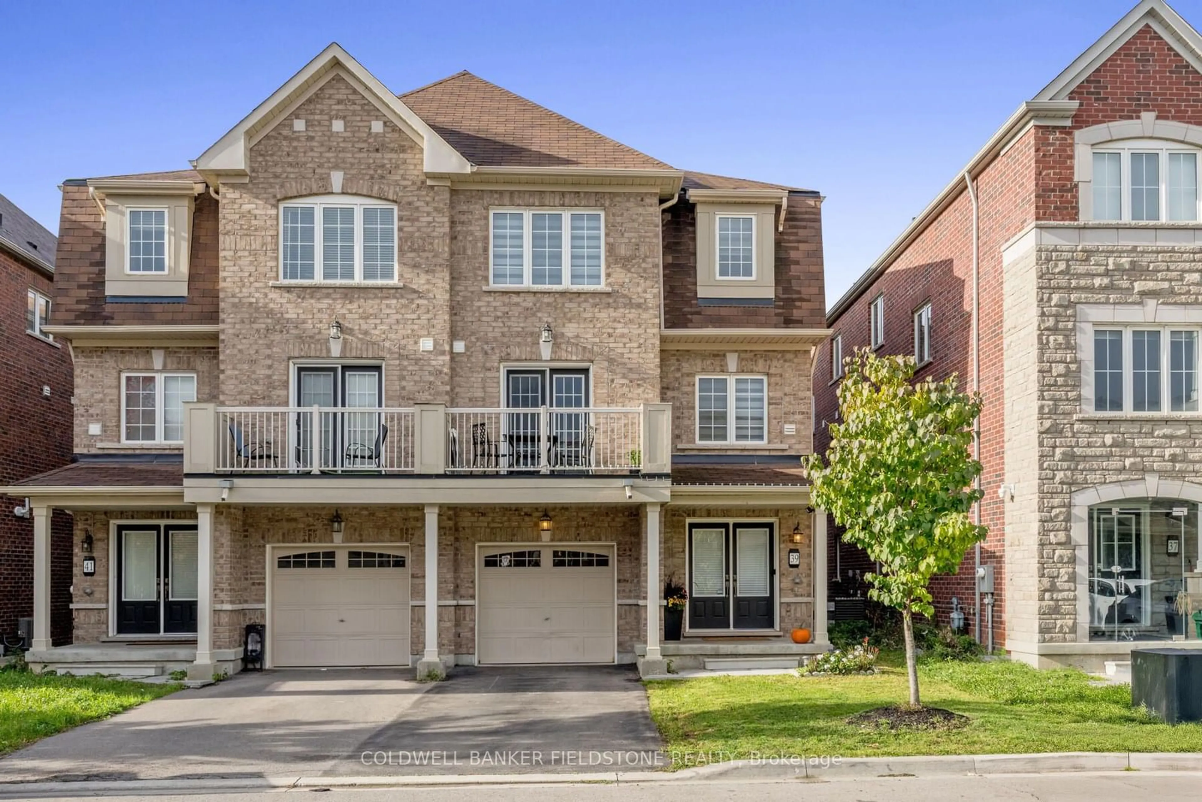 A pic from exterior of the house or condo, the street view for 39 Golden Springs Dr, Brampton Ontario L7A 4N7