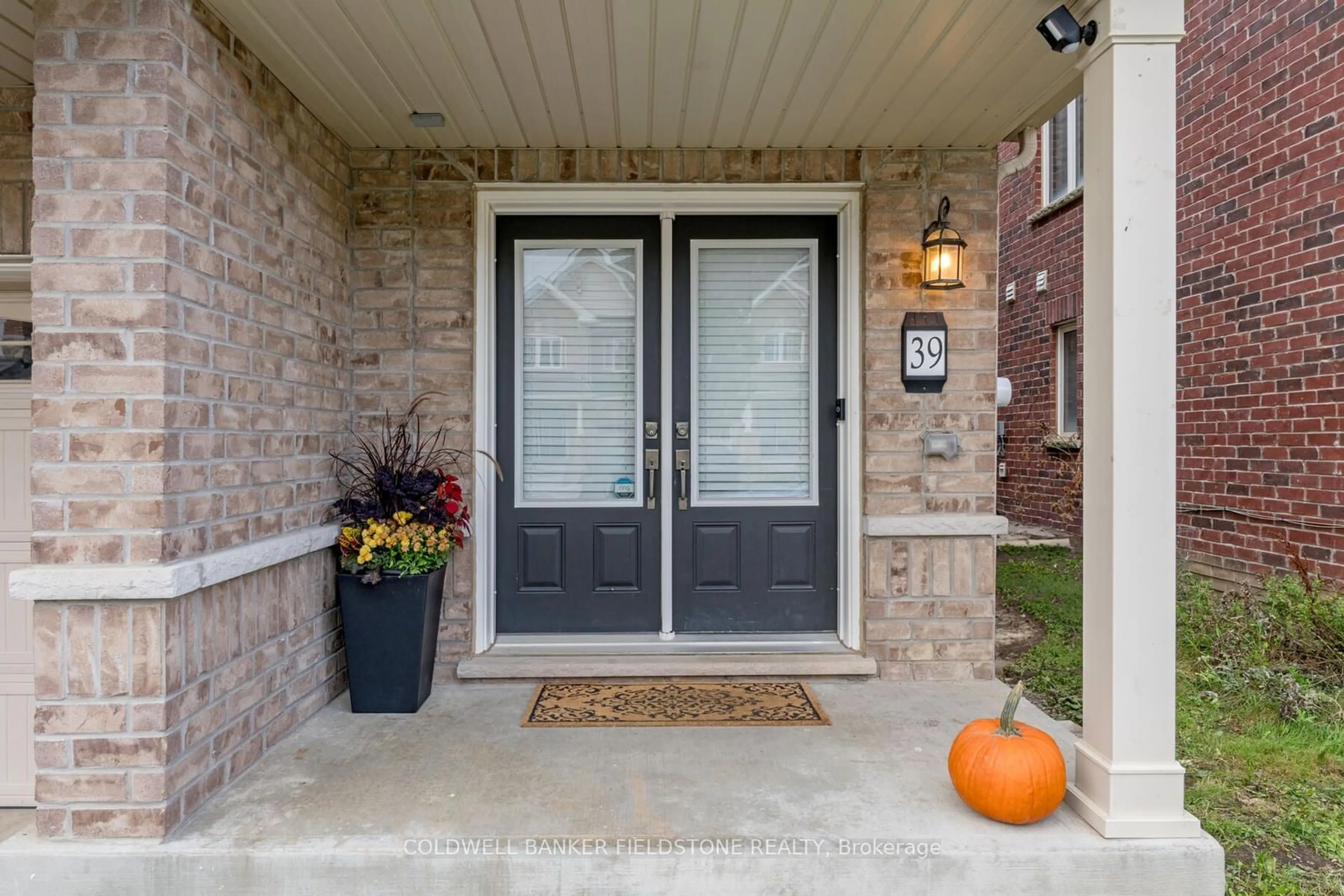 Indoor entryway, wood floors for 39 Golden Springs Dr, Brampton Ontario L7A 4N7