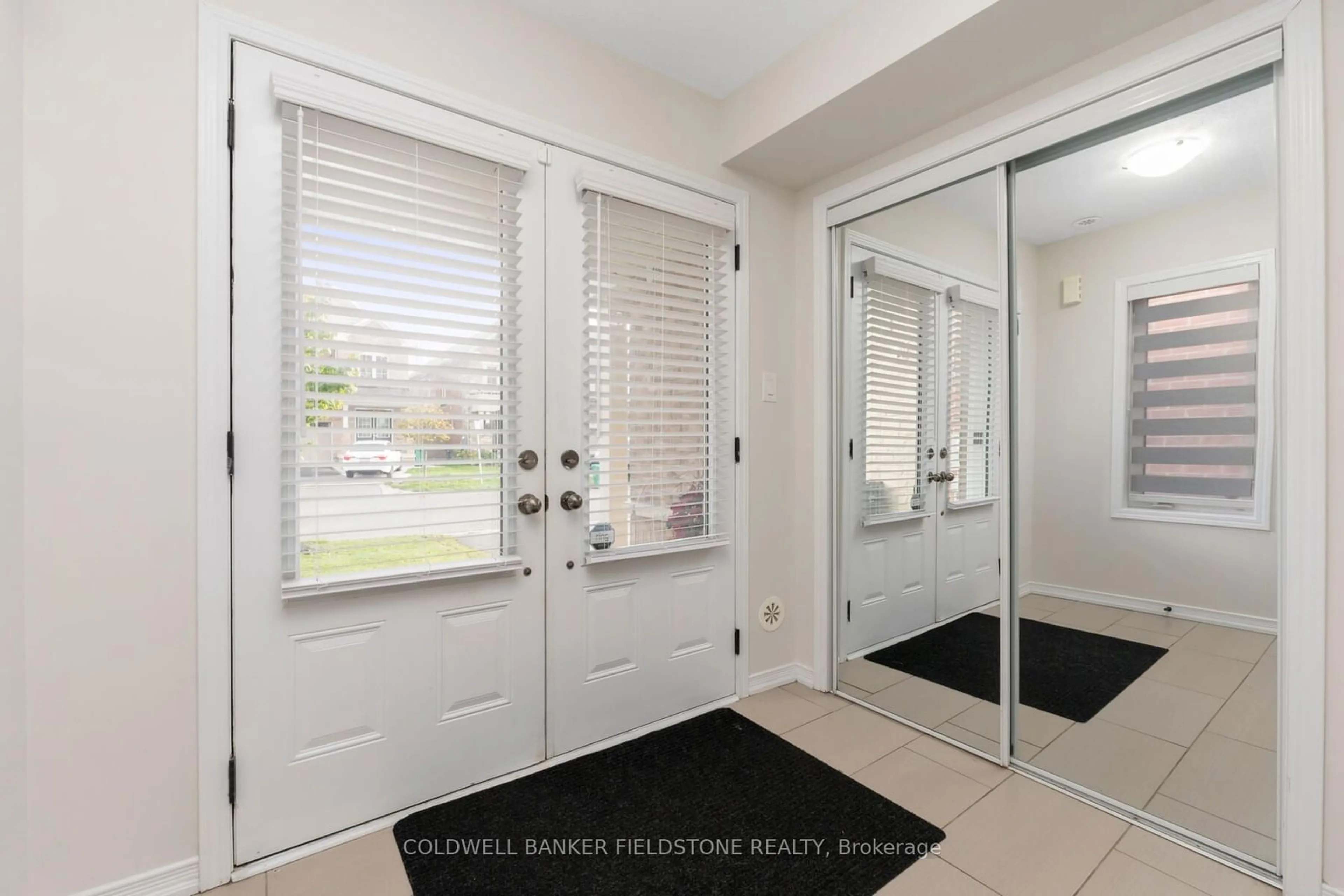 Indoor entryway, wood floors for 39 Golden Springs Dr, Brampton Ontario L7A 4N7