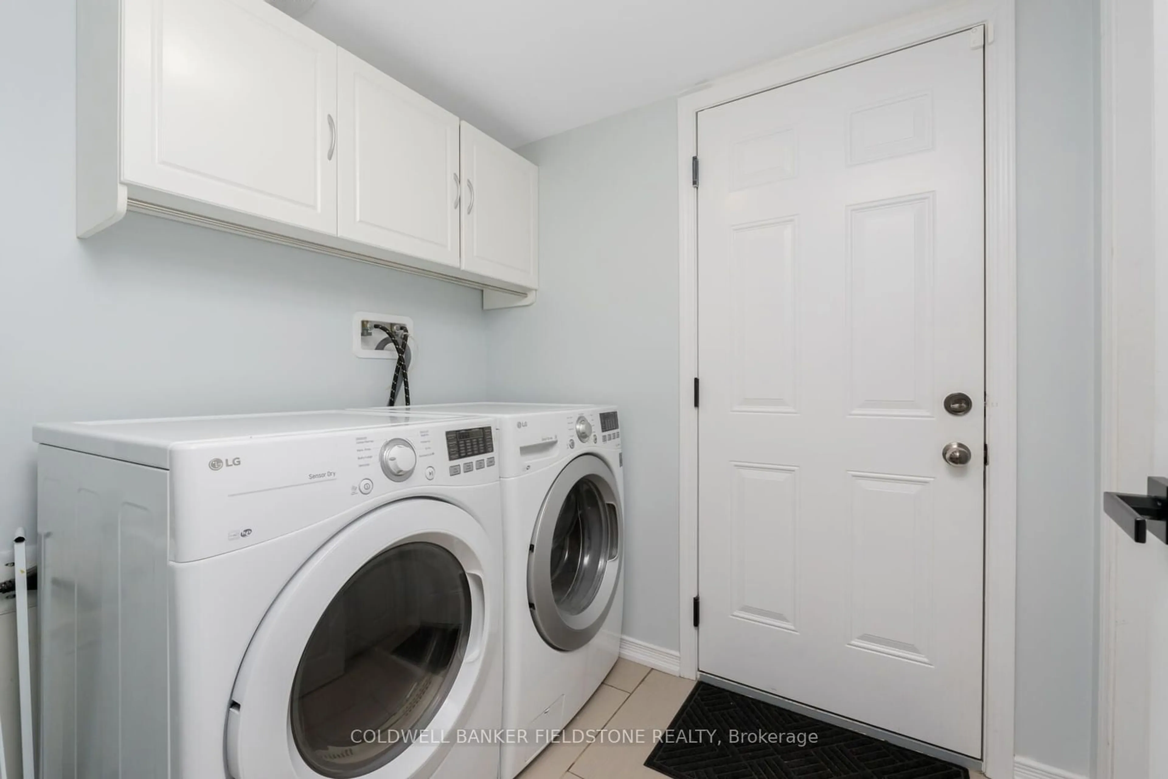 Laundry room for 39 Golden Springs Dr, Brampton Ontario L7A 4N7