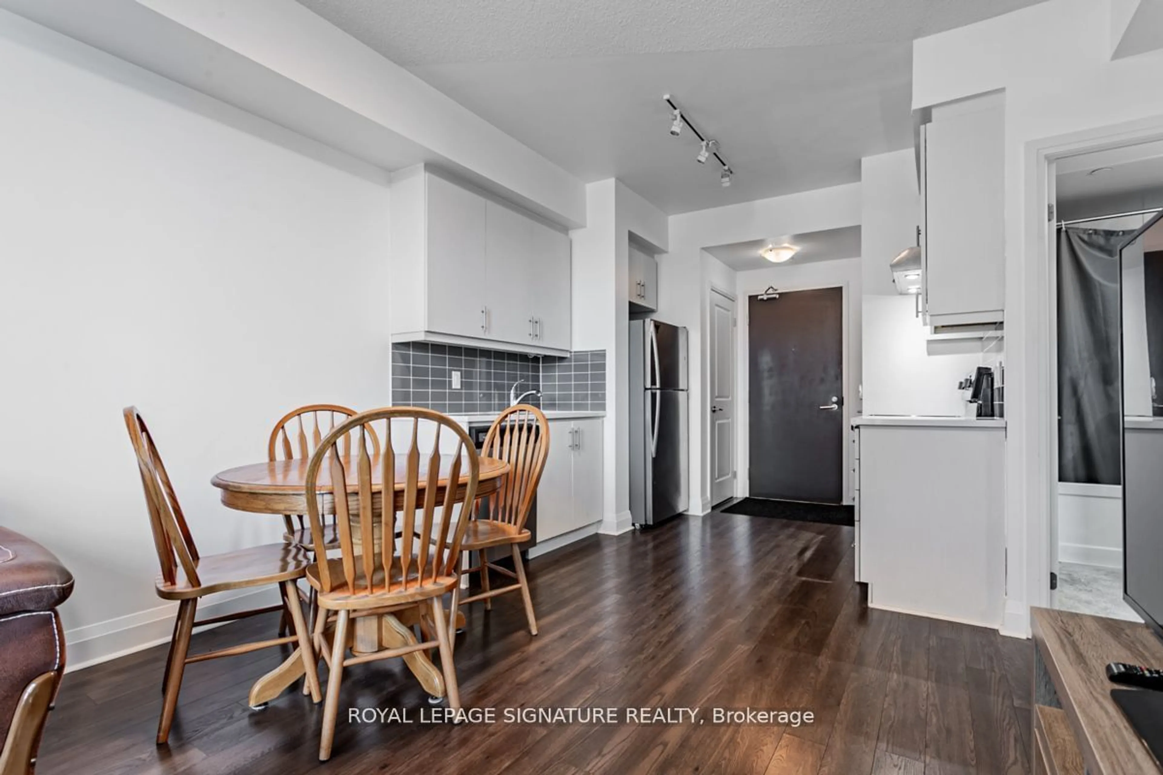 Standard kitchen, wood floors, cottage for 17 Zorra St #412, Toronto Ontario M8Z 0C8