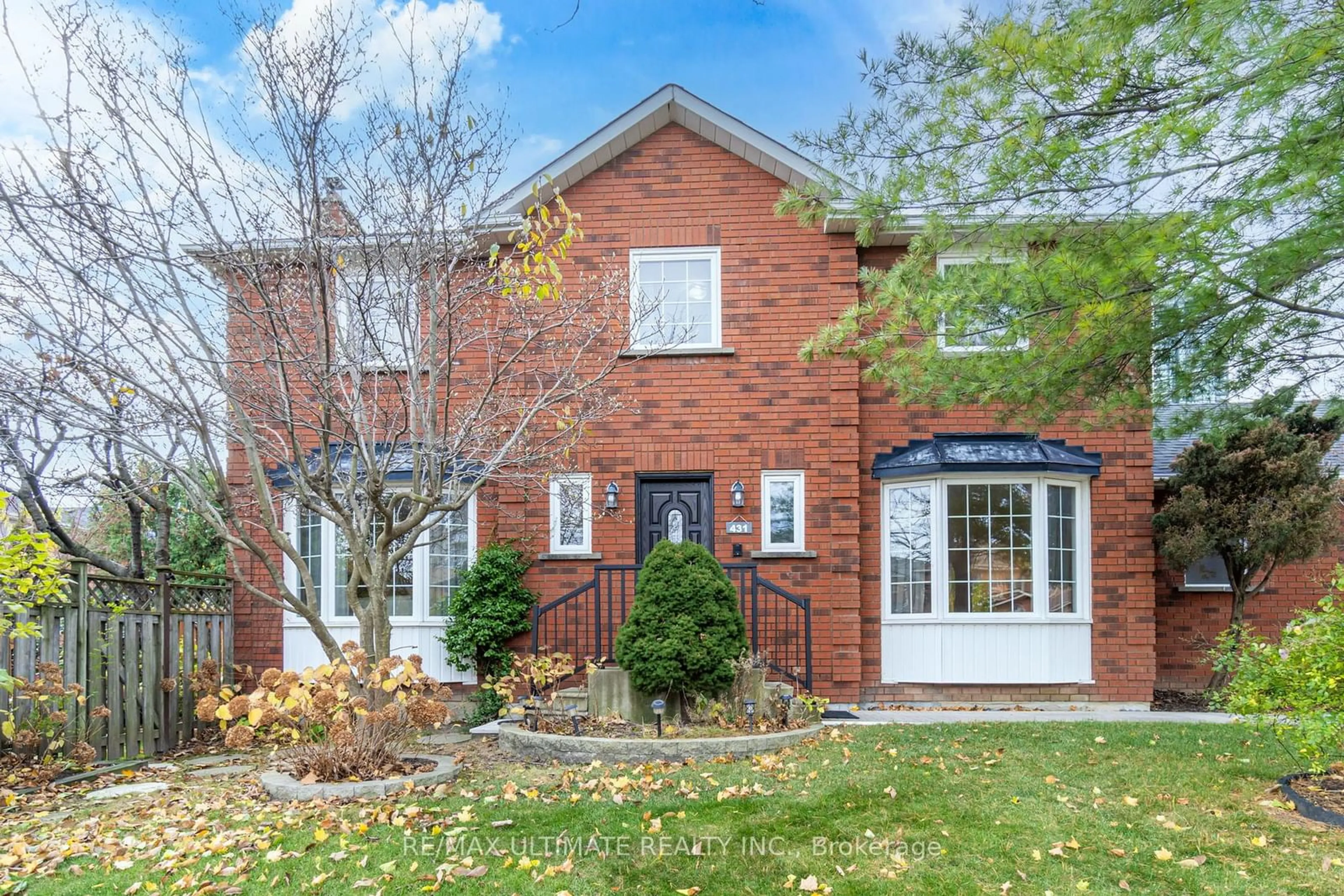 Home with brick exterior material for 431 Commonwealth Circ, Mississauga Ontario L5B 3V7