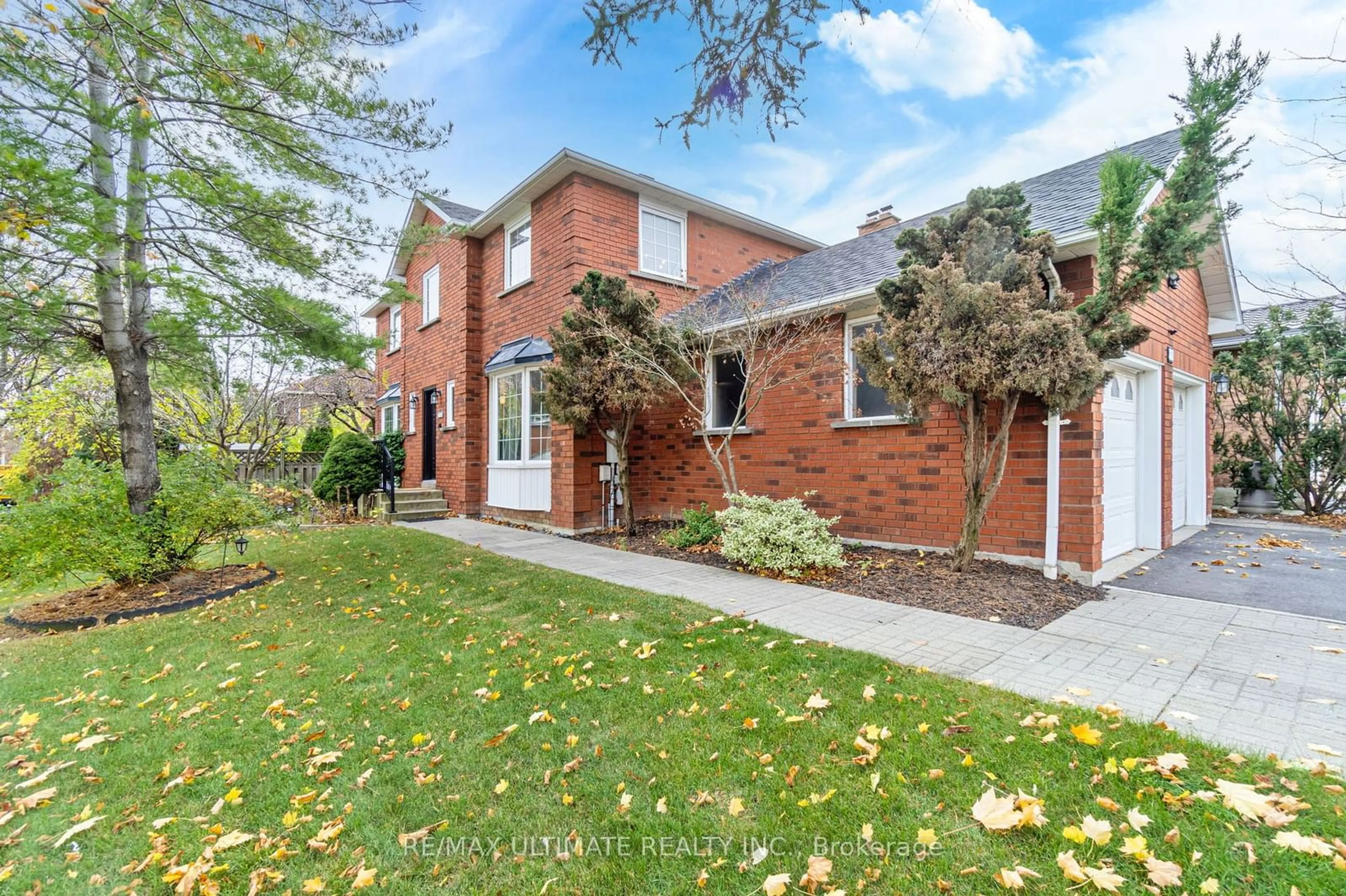 Home with brick exterior material for 431 Commonwealth Circ, Mississauga Ontario L5B 3V7