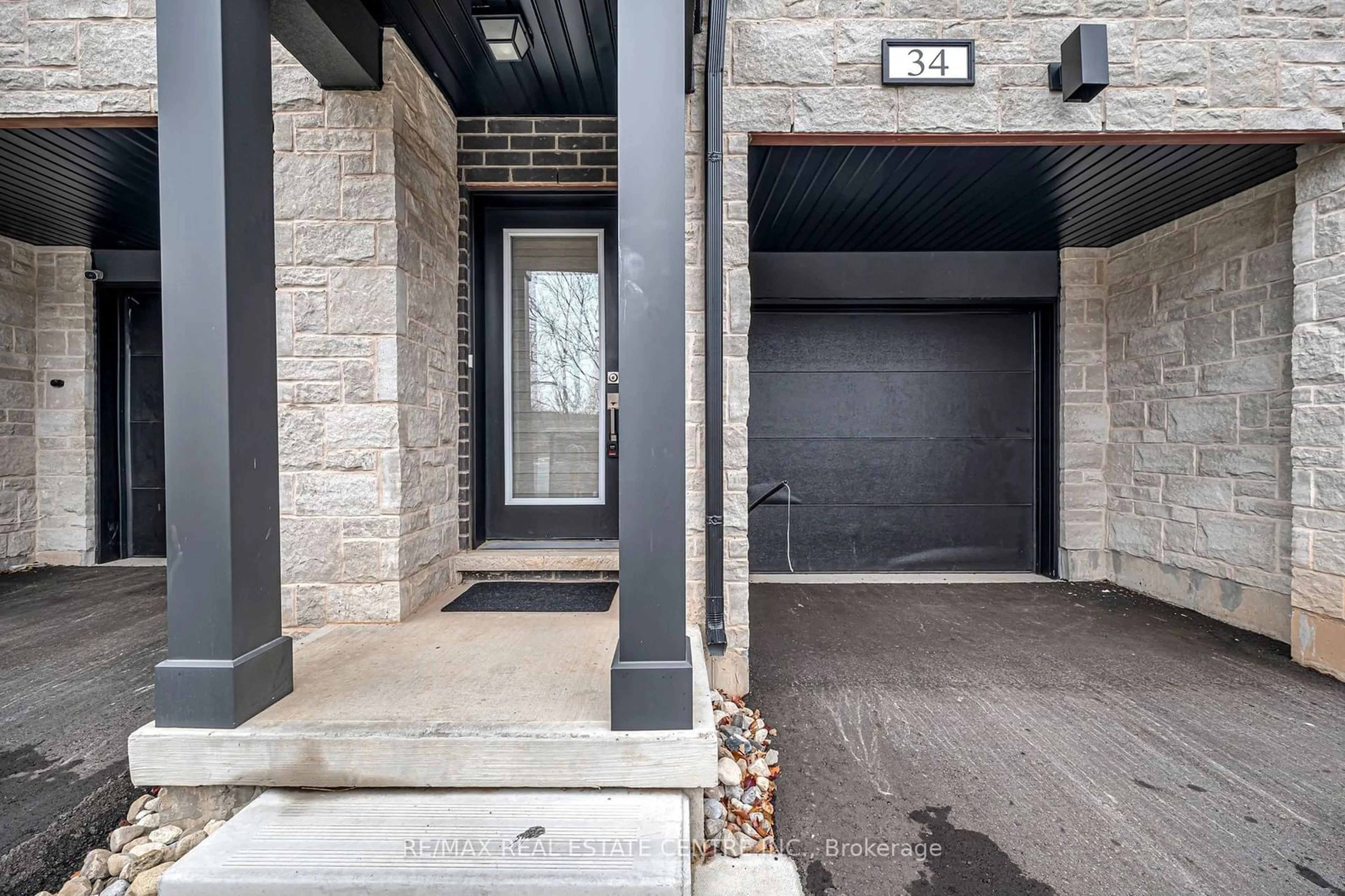 Indoor entryway, cement floor for 34 Briar Crt, Halton Hills Ontario L7G 0P6