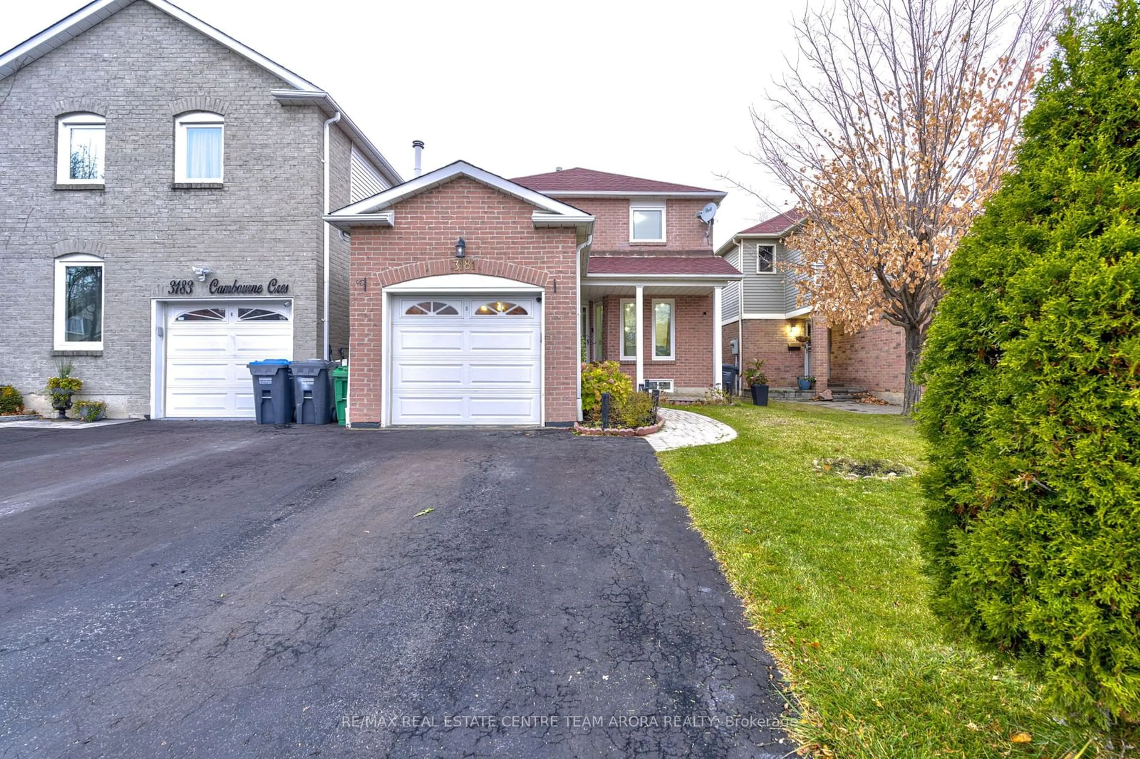 Frontside or backside of a home, the street view for 3181 Cambourne Cres, Mississauga Ontario L5N 5G2