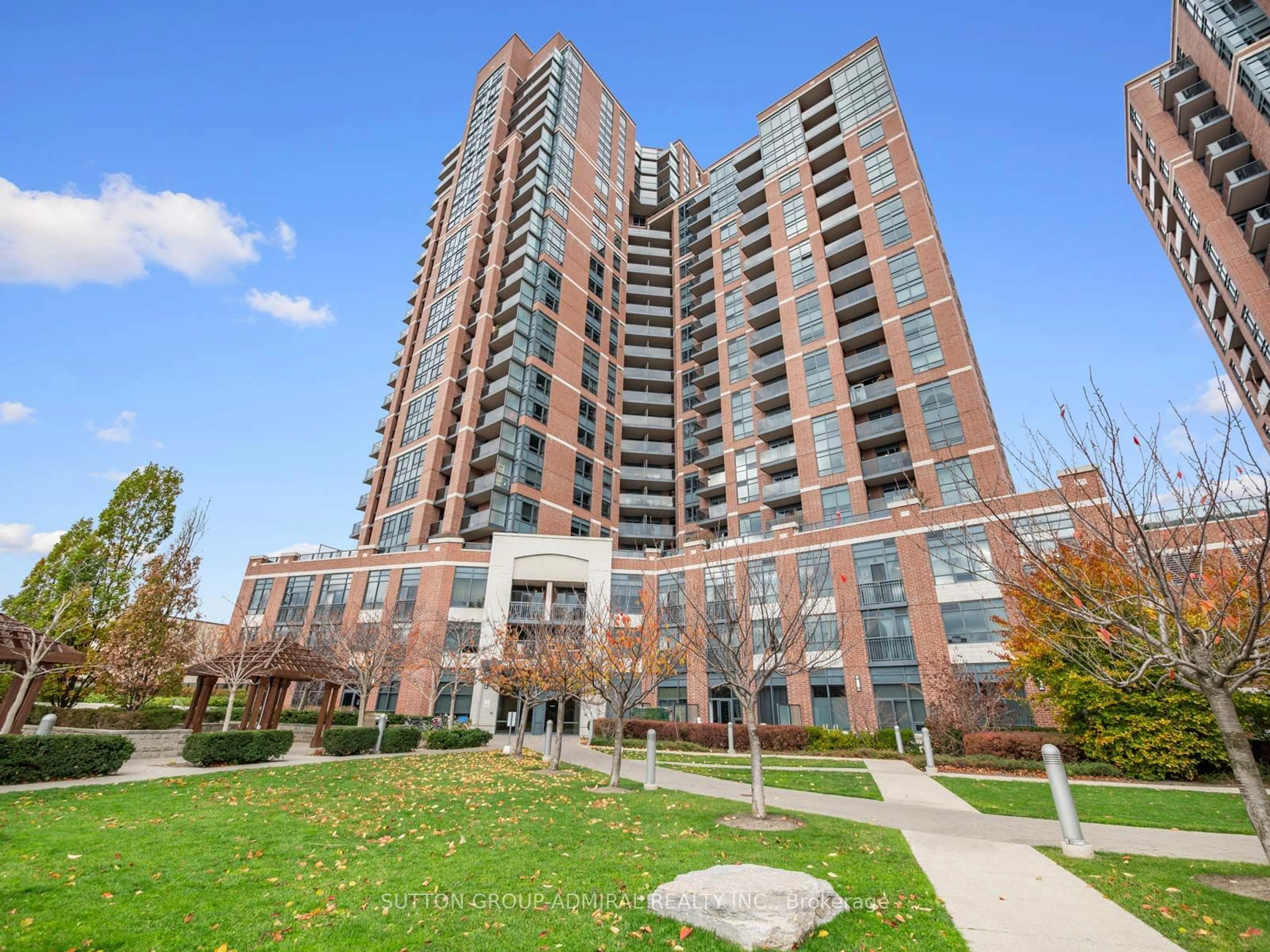 A pic from exterior of the house or condo, the front or back of building for 60 Heintzman St #1715, Toronto Ontario M6P 5A1