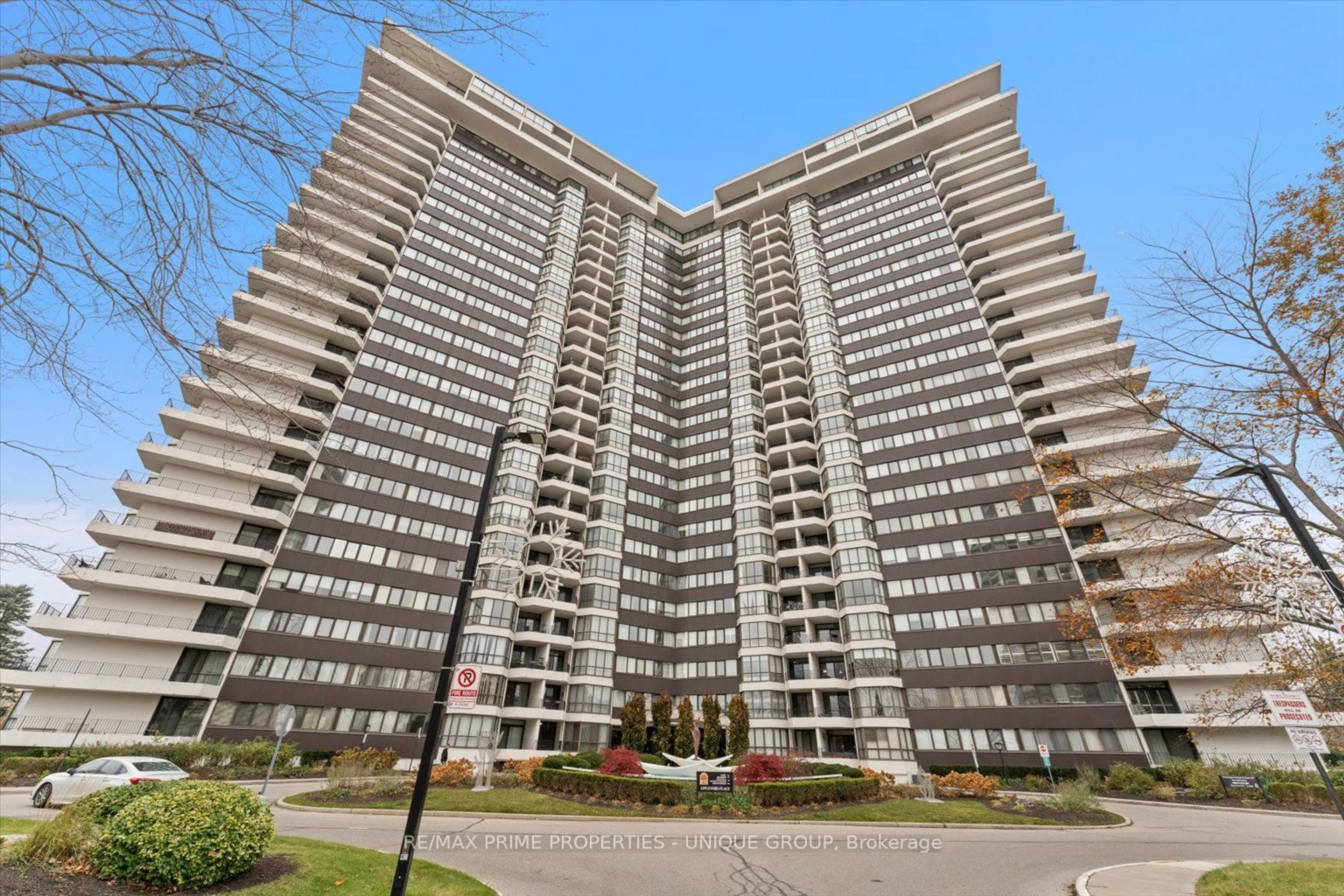 A pic from exterior of the house or condo, the front or back of building for 1333 Bloor St #205, Mississauga Ontario L4Y 3T6