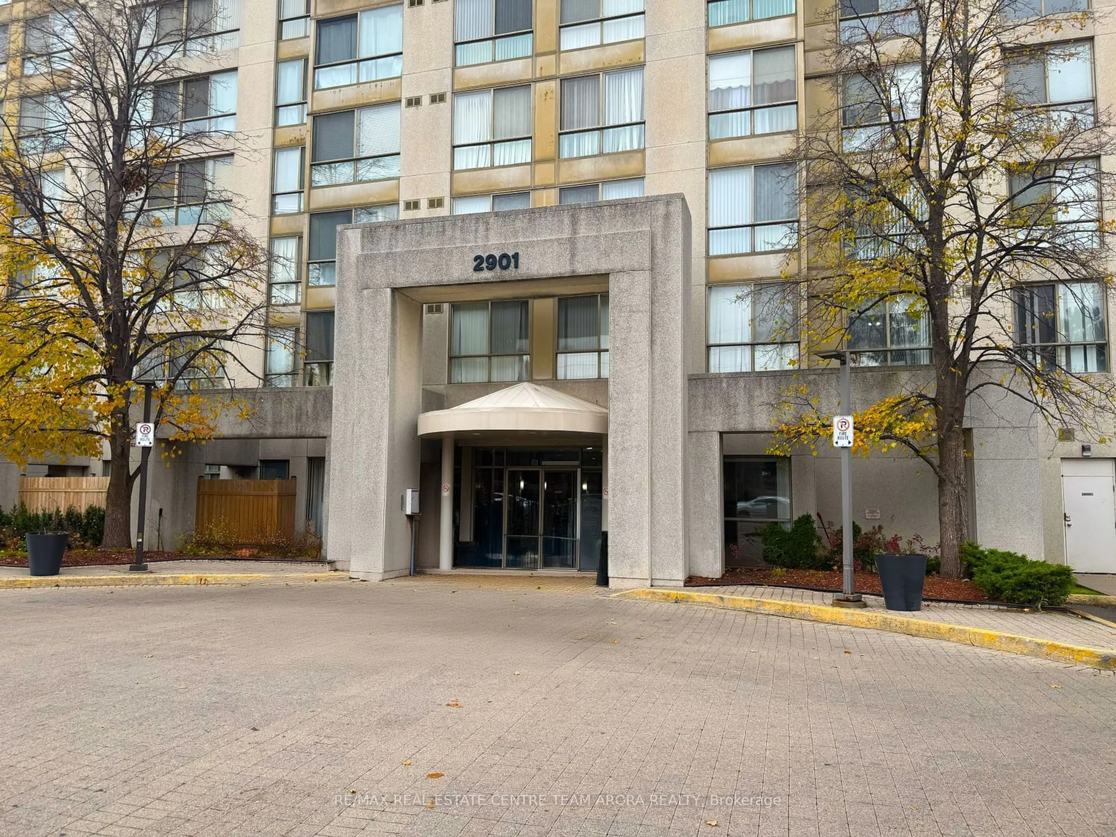 A pic from exterior of the house or condo, the front or back of building for 2901 Kipling Ave #505, Toronto Ontario M9V 5E5