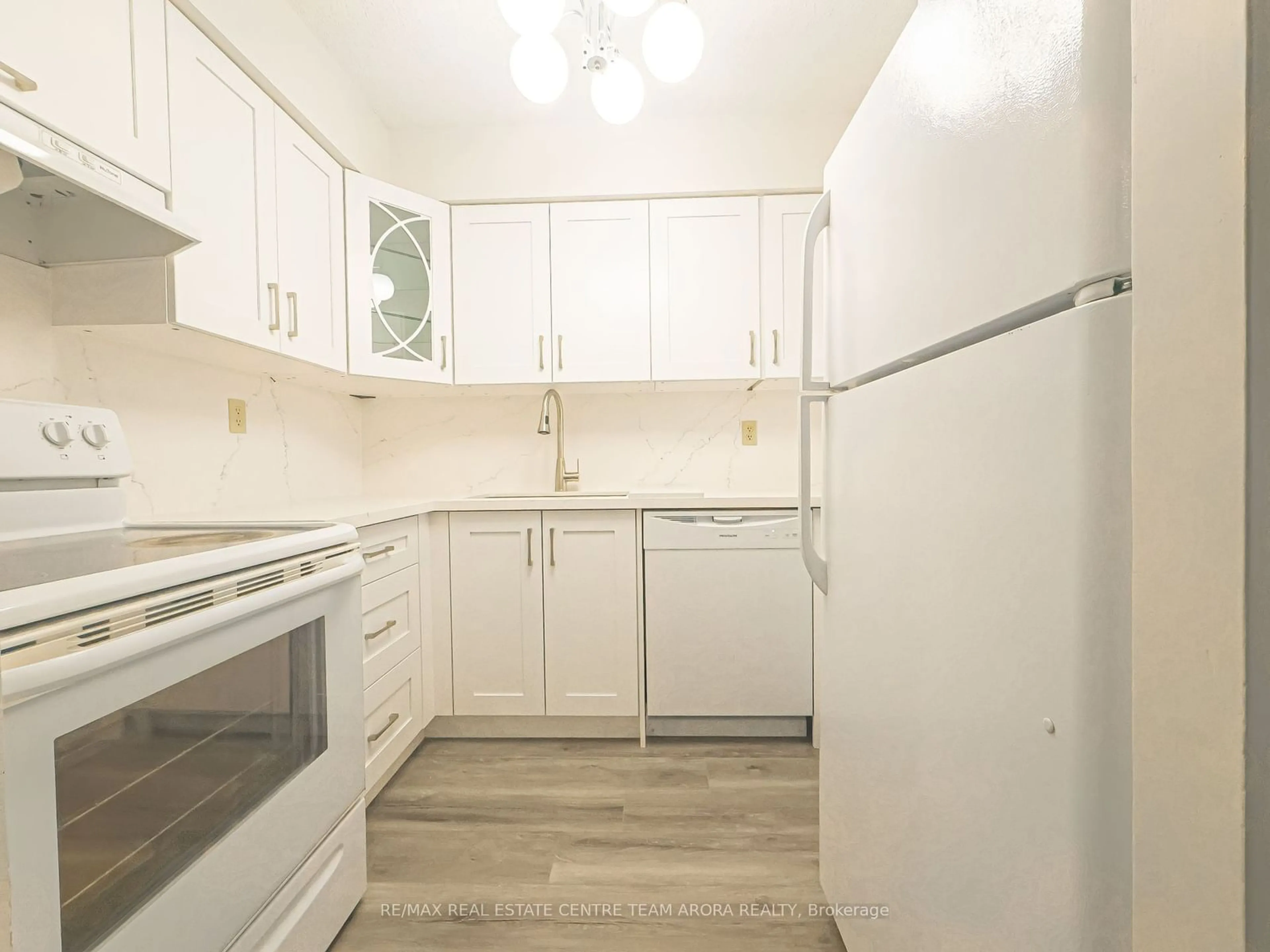 Standard kitchen, wood floors, cottage for 2901 Kipling Ave #505, Toronto Ontario M9V 5E5