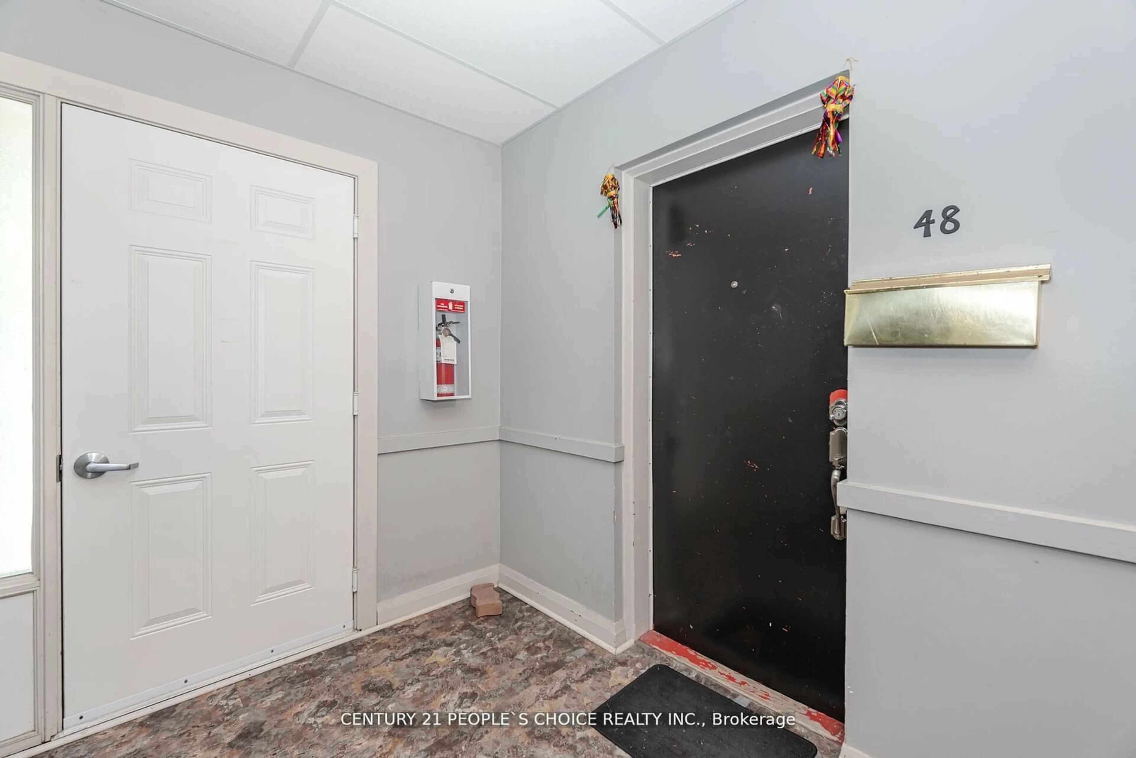 Indoor entryway, not visible floor for 2605 Woodchester Dr #48, Mississauga Ontario L5K 2E3