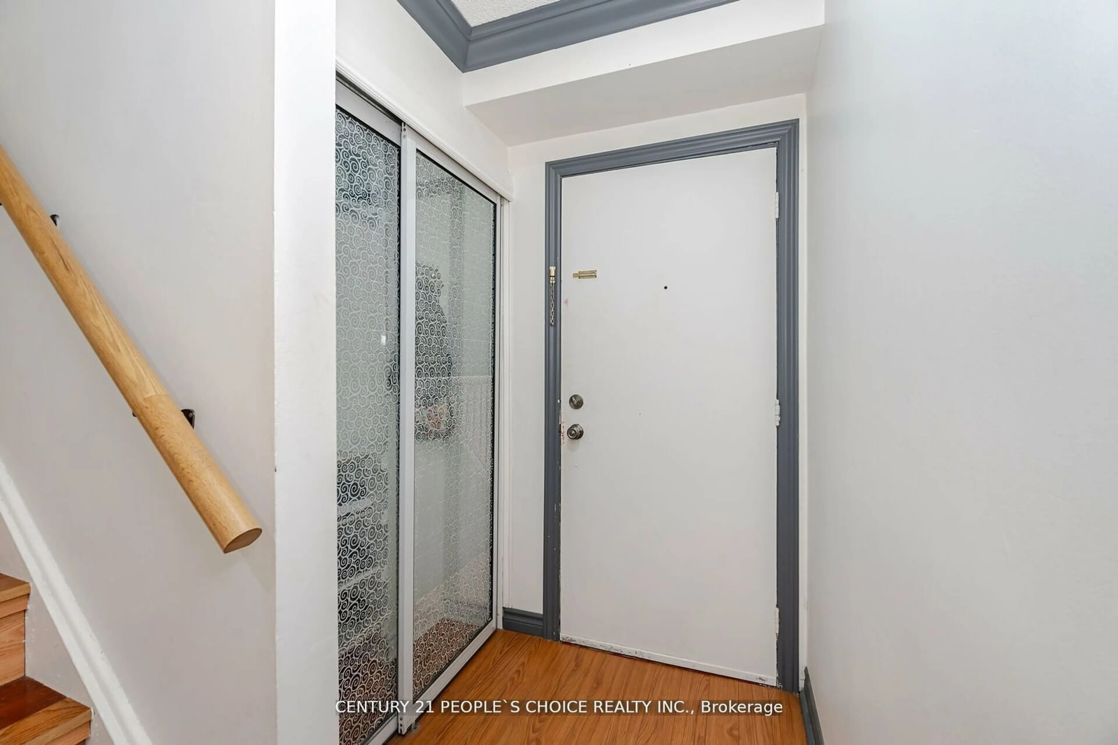 Indoor foyer, wood floors for 2605 Woodchester Dr #48, Mississauga Ontario L5K 2E3