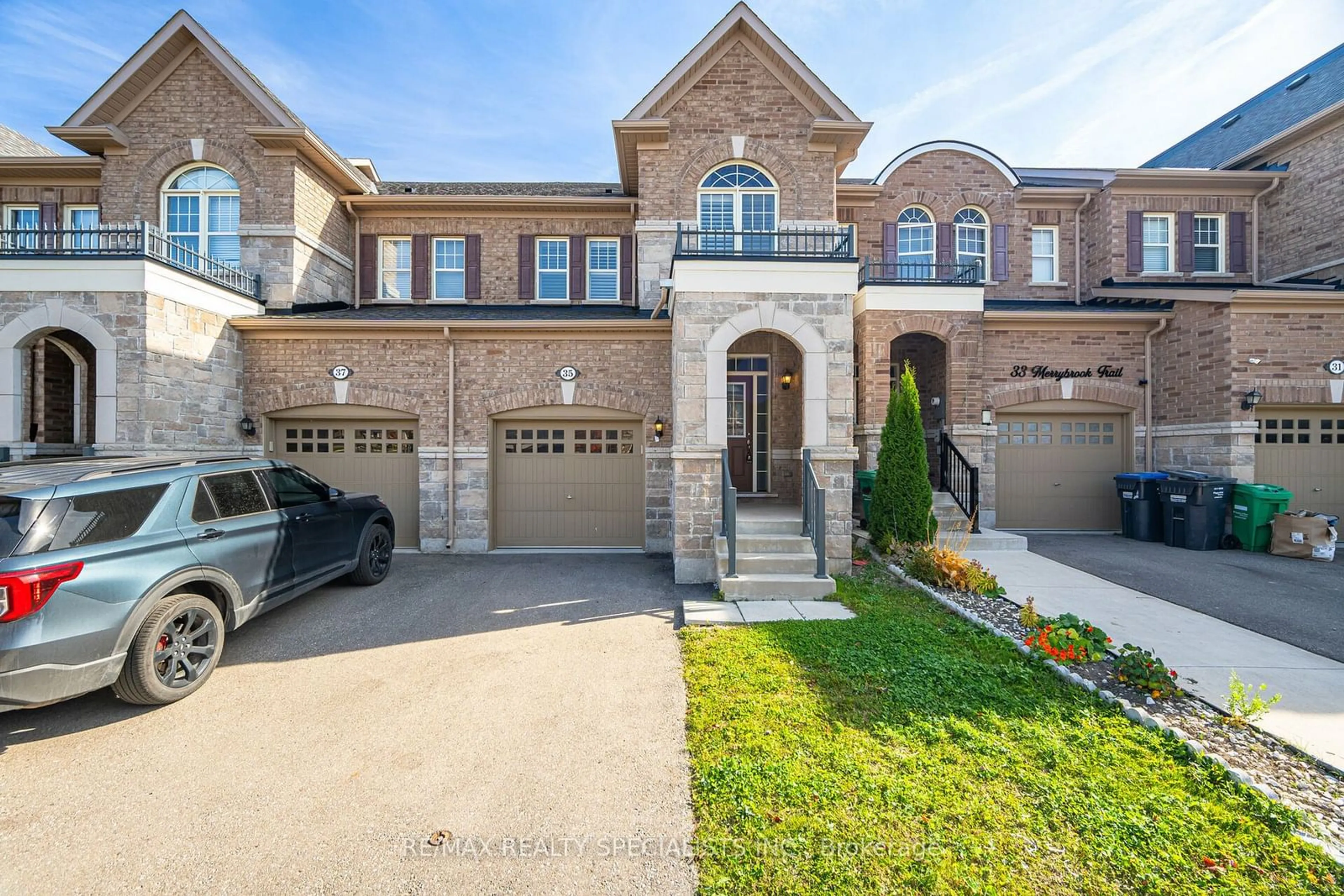 Home with brick exterior material for 35 Merrybrook Tr, Brampton Ontario L7A 4W1