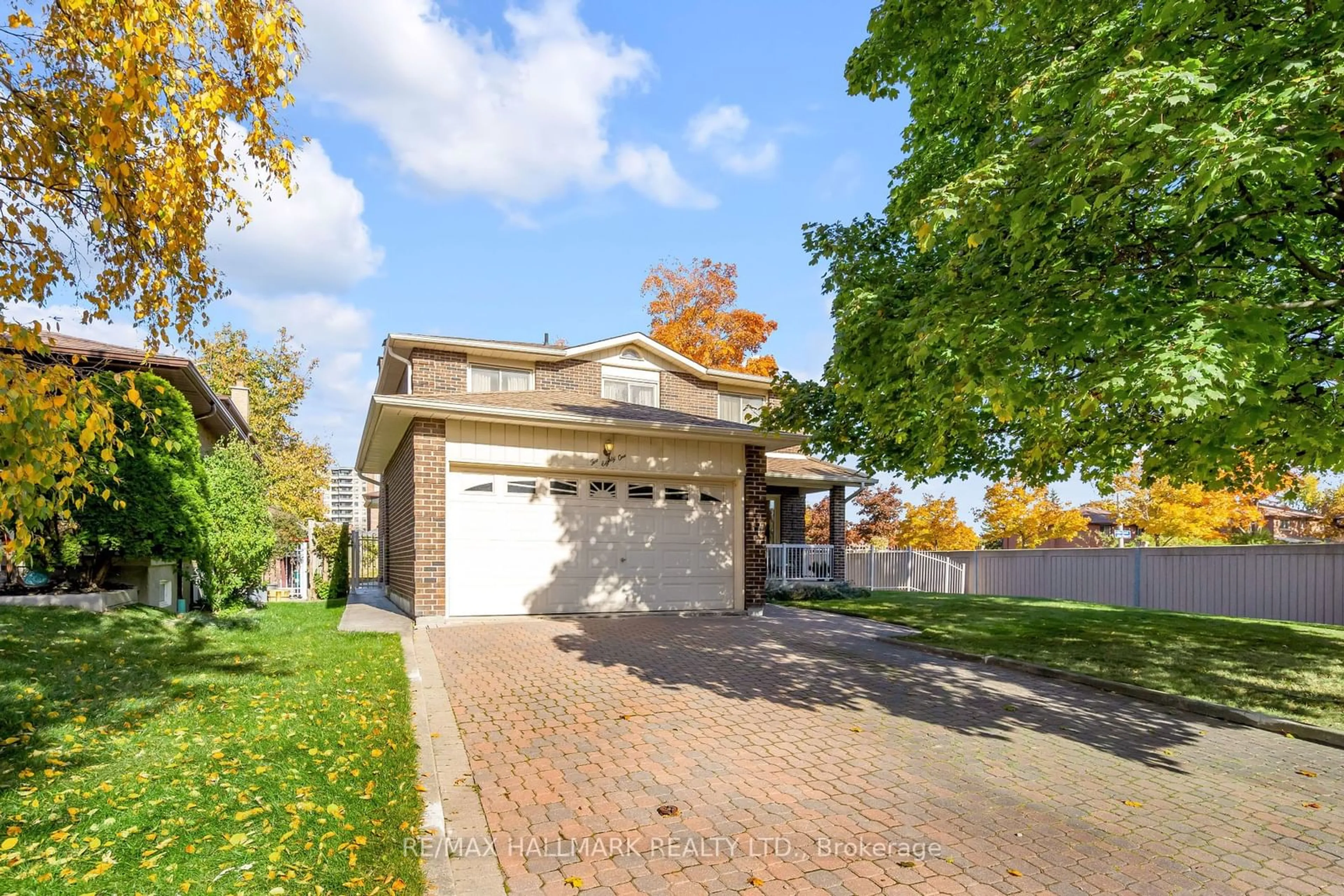 Home with brick exterior material for 281 Chalfield Lane, Mississauga Ontario L4Z 1L1