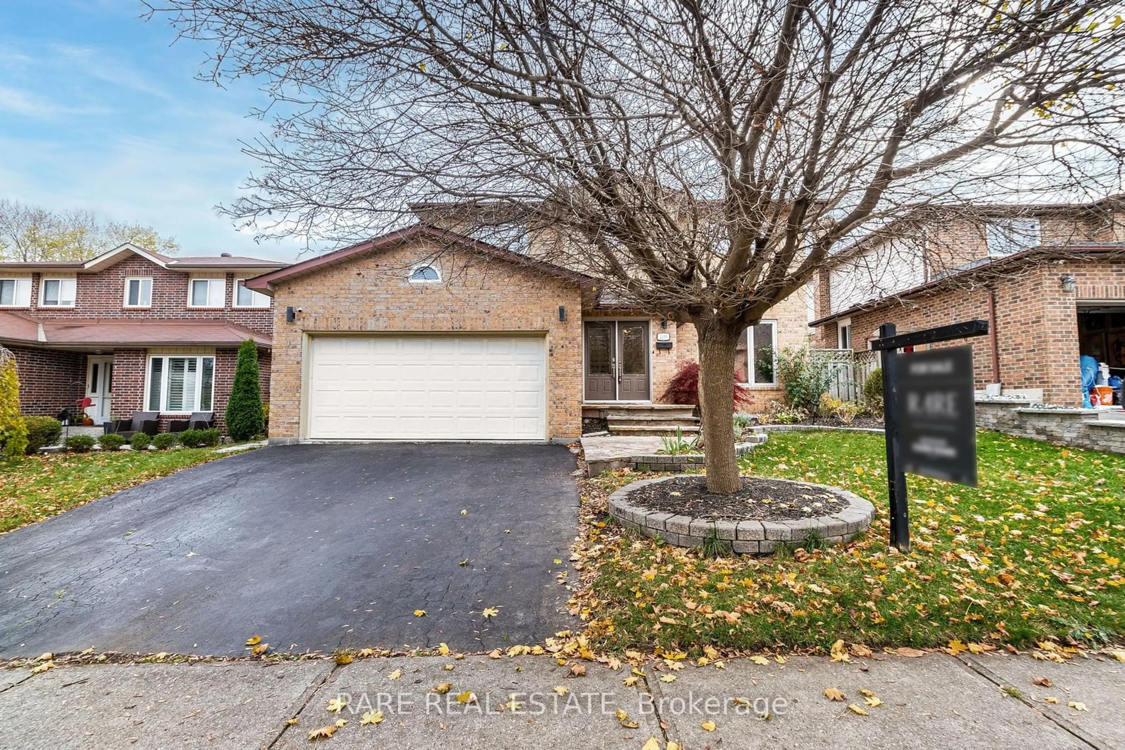 A pic from exterior of the house or condo, the street view for 2446 Overton Dr, Burlington Ontario L7P 4B5