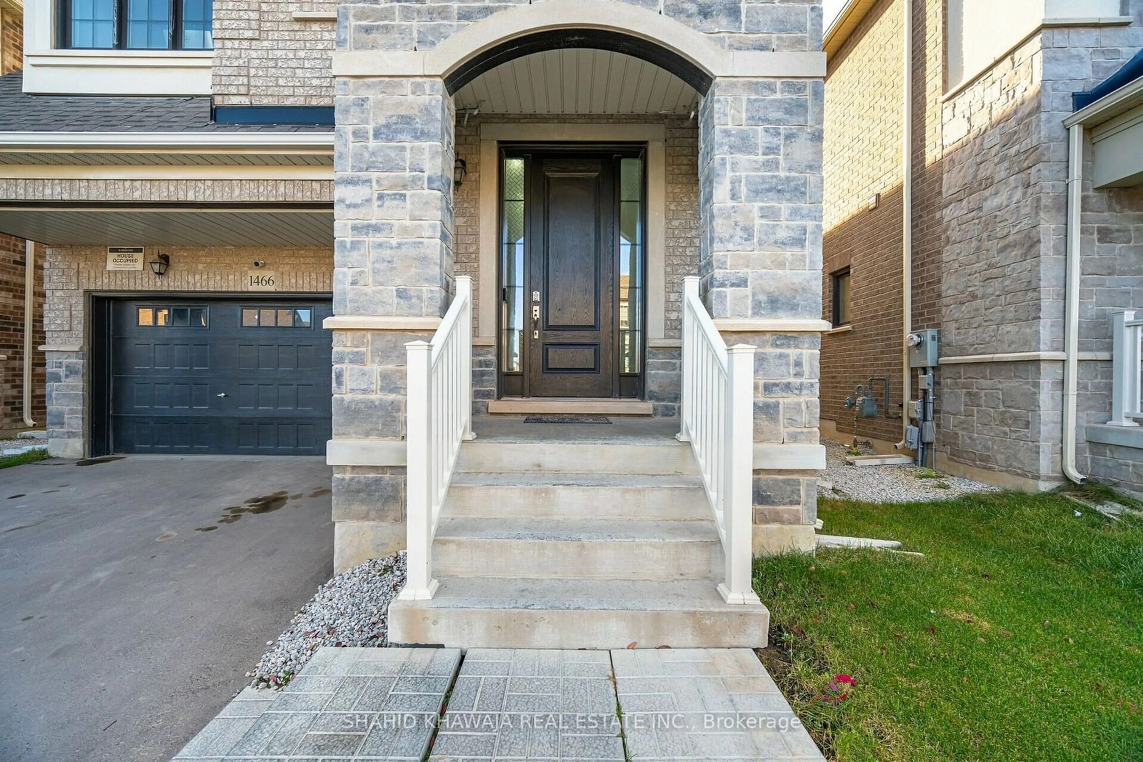 Indoor entryway, cement floor for 1466 Kovachik Blvd, Milton Ontario L9E 1T6