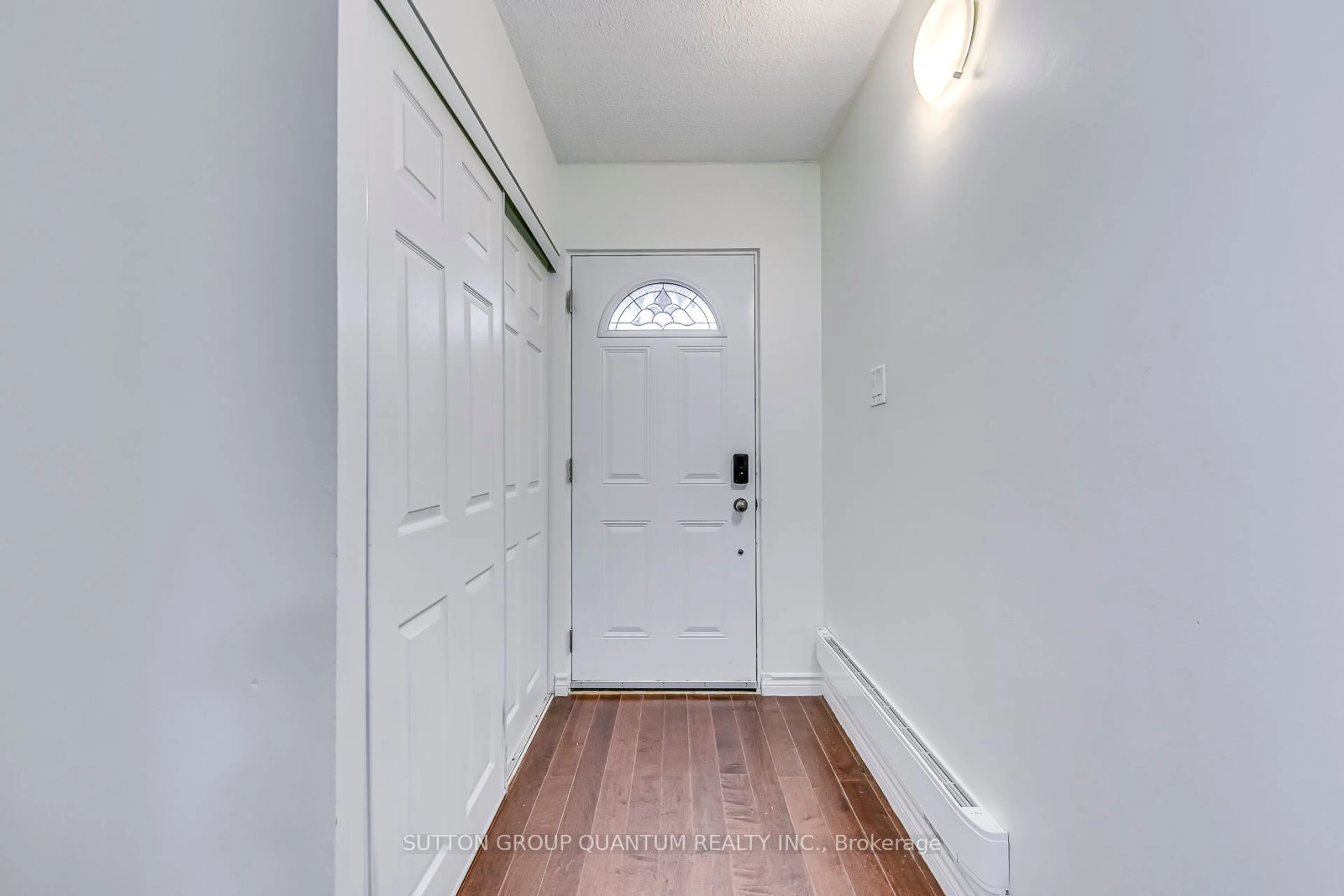 Indoor entryway, wood floors for 180 Mississauga Valley Blvd #105, Mississauga Ontario L5A 3M2