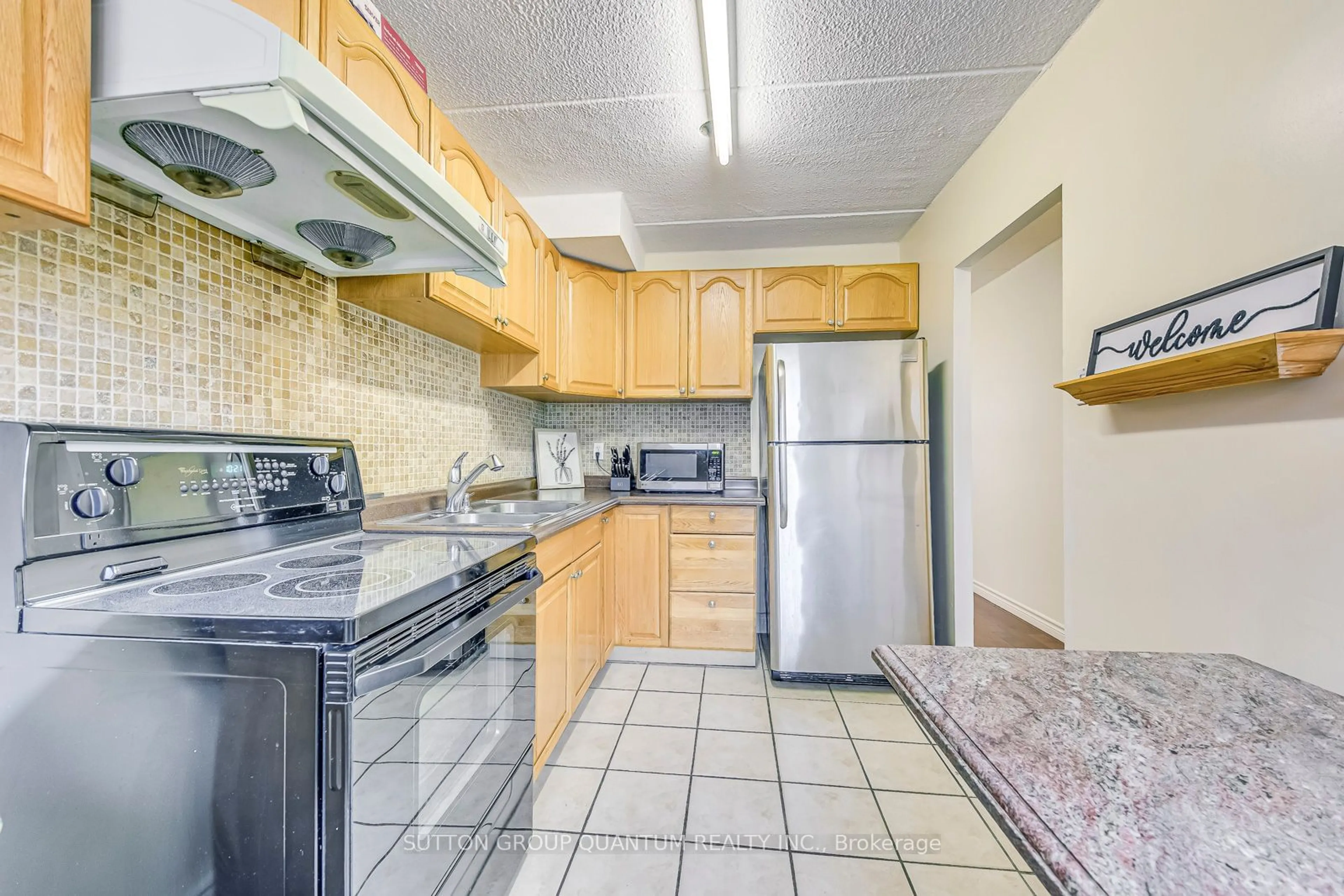 Standard kitchen, ceramic floors, cottage for 180 Mississauga Valley Blvd #105, Mississauga Ontario L5A 3M2