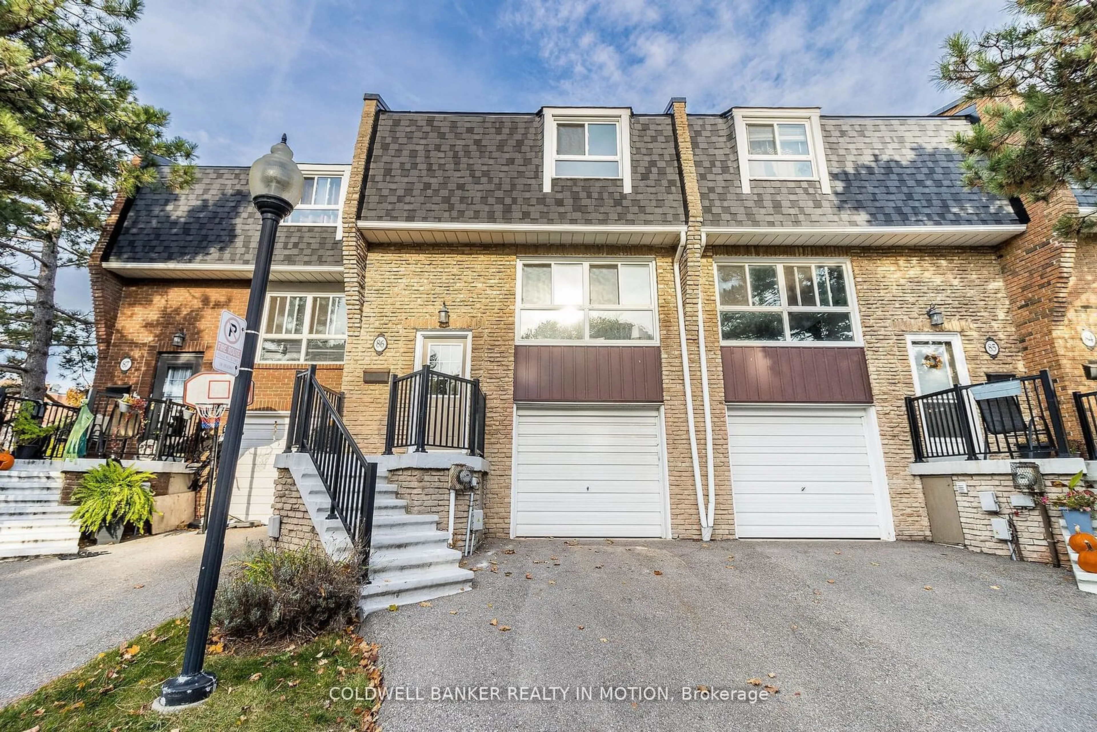 A pic from exterior of the house or condo, the street view for 3351 Hornbeam Cres #86, Mississauga Ontario L5L 3Z8