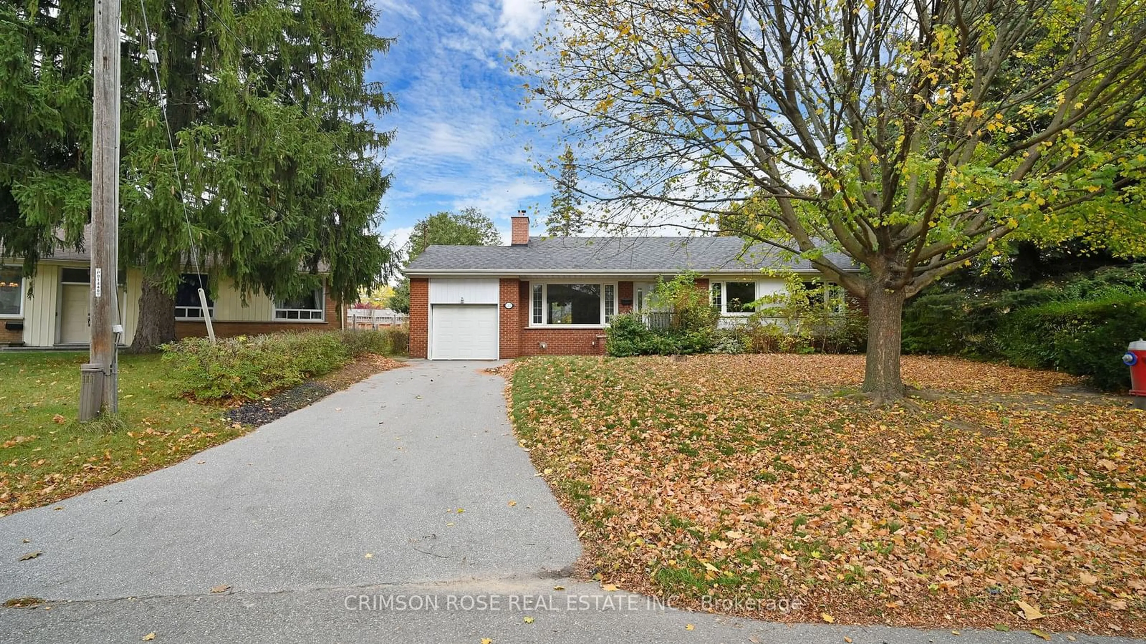 Frontside or backside of a home, the street view for 1517 Parkridge Rd, Mississauga Ontario L5E 3A2