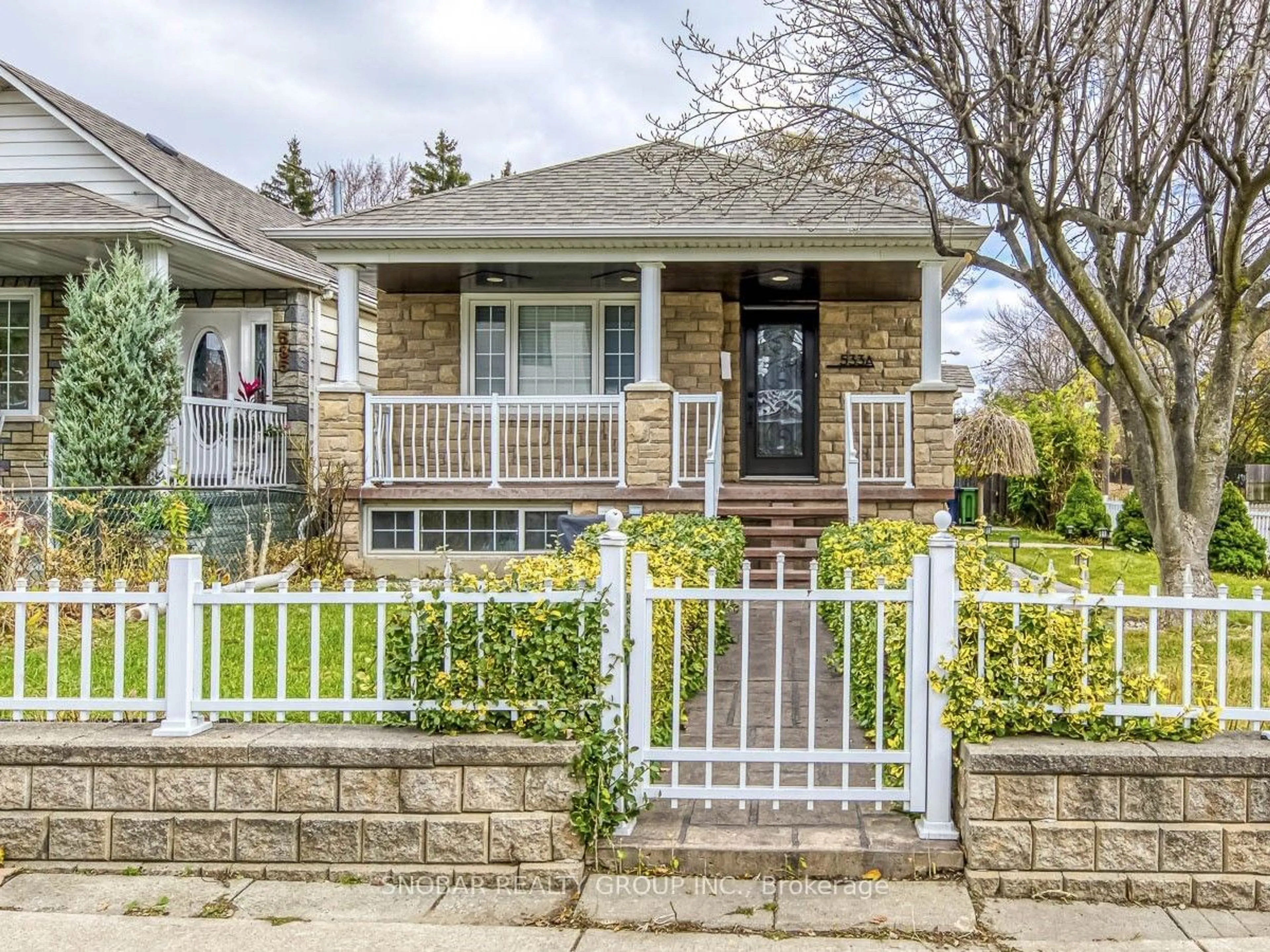 Frontside or backside of a home, cottage for 533A McRoberts Ave, Toronto Ontario M6E 4R5