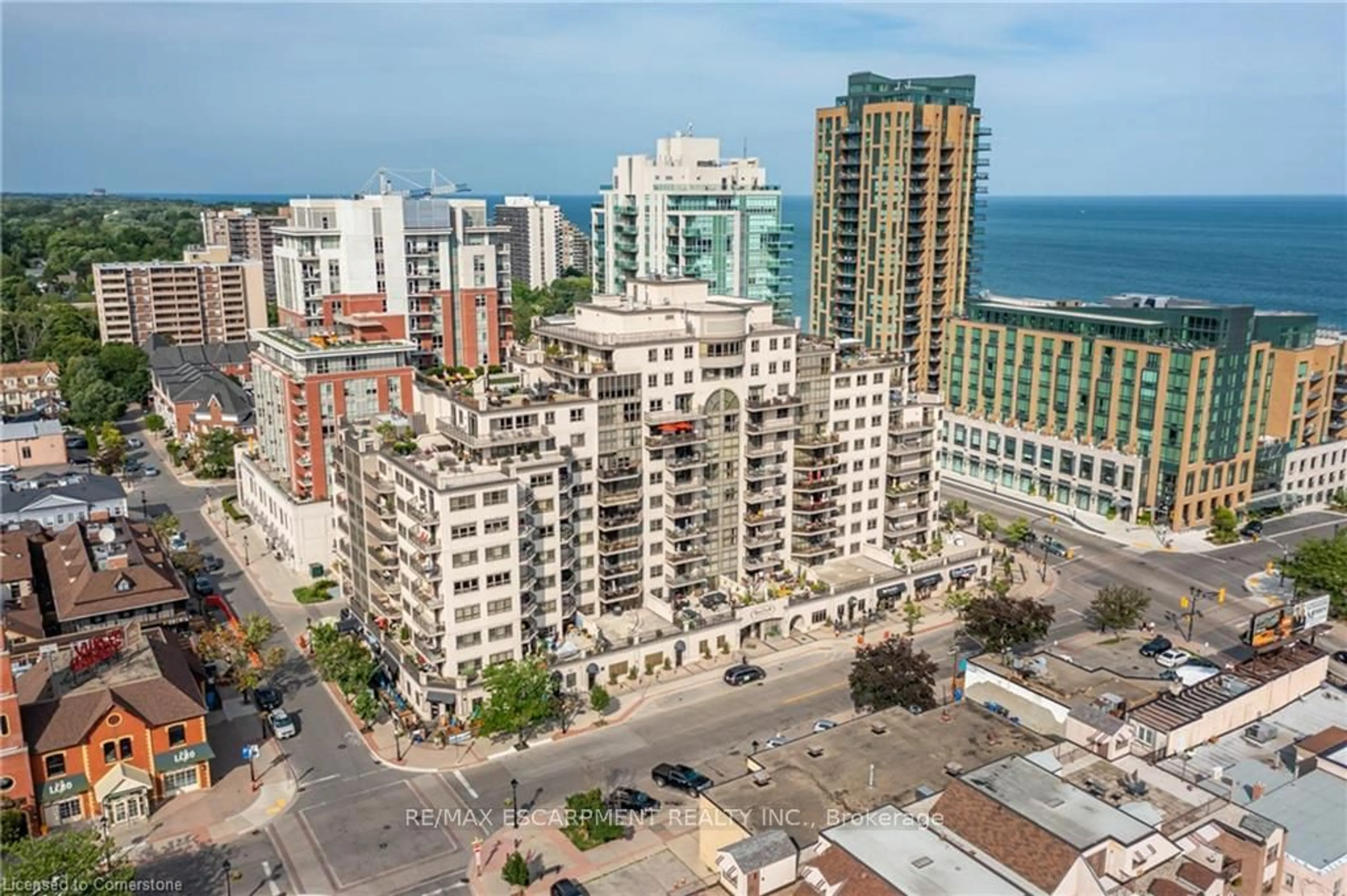 A pic from exterior of the house or condo, the view of city buildings for 399 Elizabeth St #608, Burlington Ontario L7R 0A4