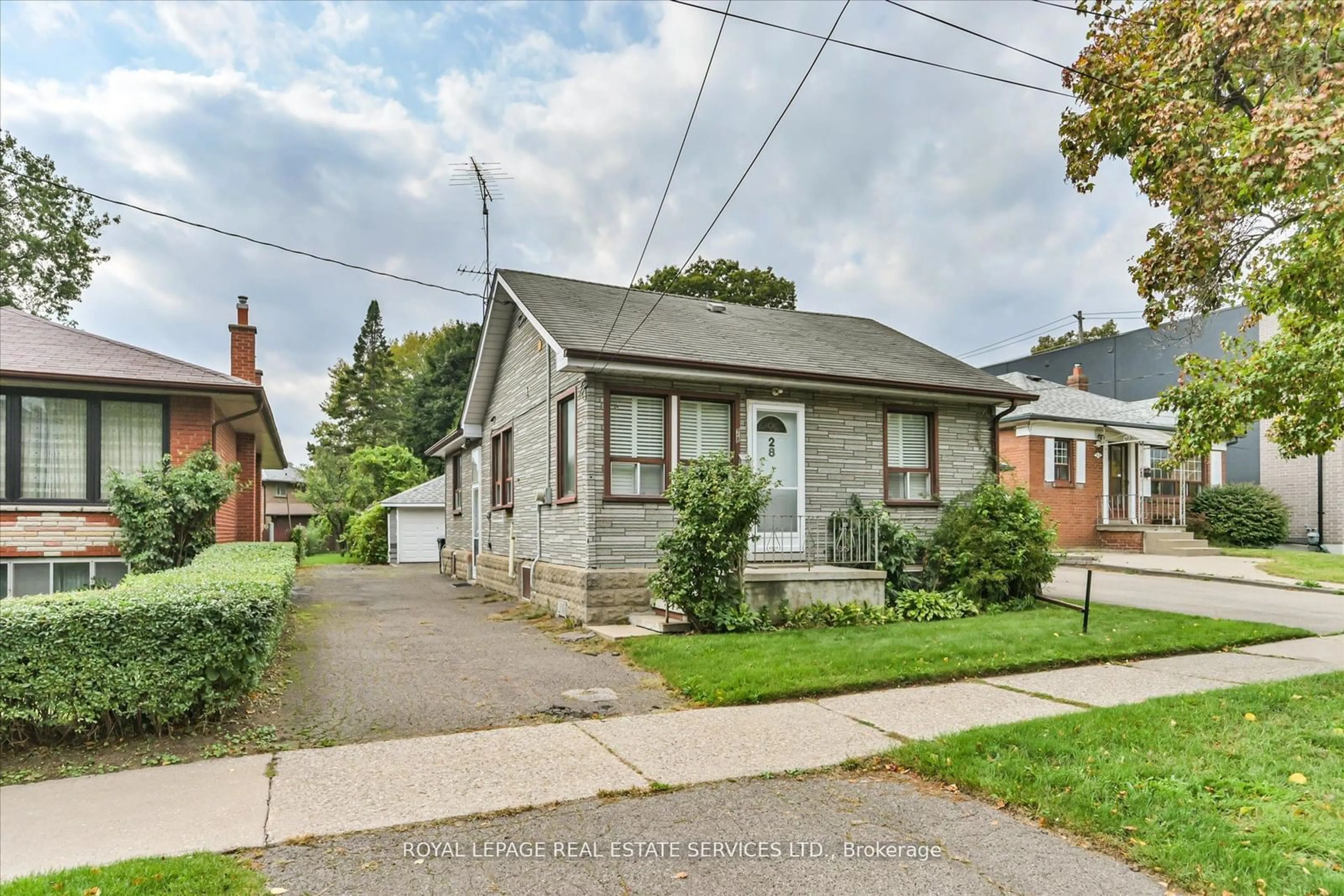 Frontside or backside of a home, the street view for 28 Bellman Ave, Toronto Ontario M8W 4A3