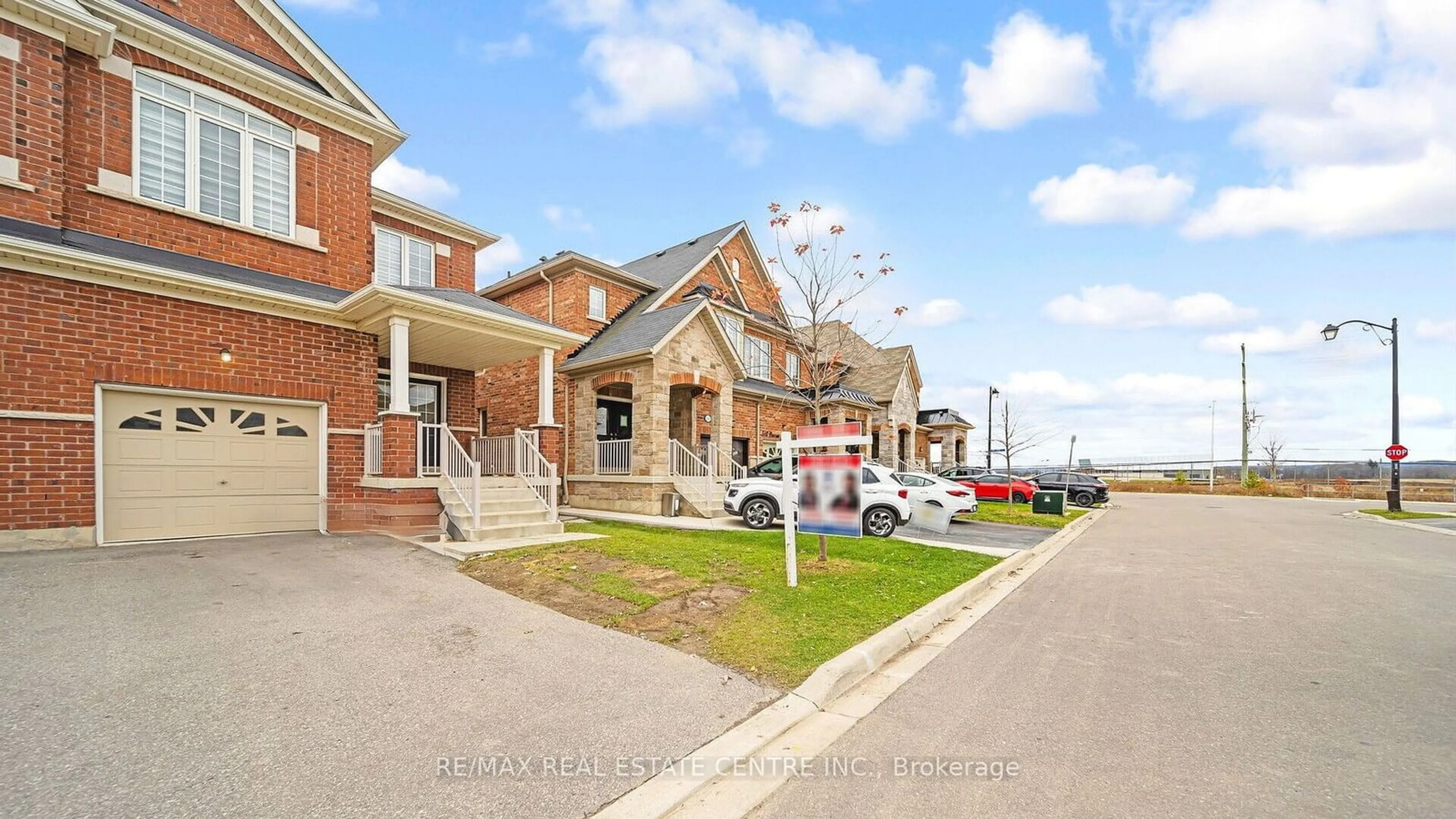 A pic from exterior of the house or condo, the street view for 510 Downes Jackson Hts, Milton Ontario L9T 7V2