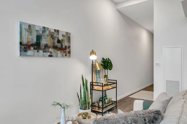 Additional property image - 4208 Dundas St Unit 520