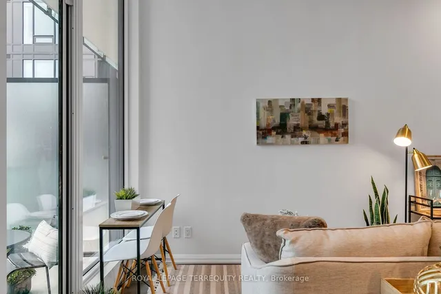 Additional property image - 4208 Dundas St Unit 520