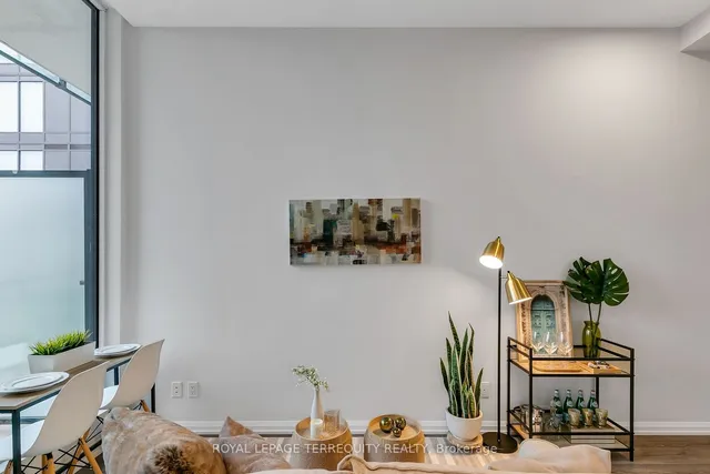 Additional property image - 4208 Dundas St Unit 520