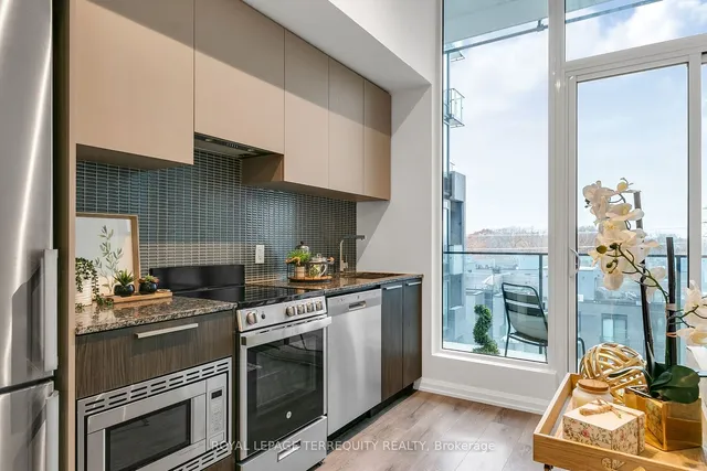 Additional property image - 4208 Dundas St Unit 520