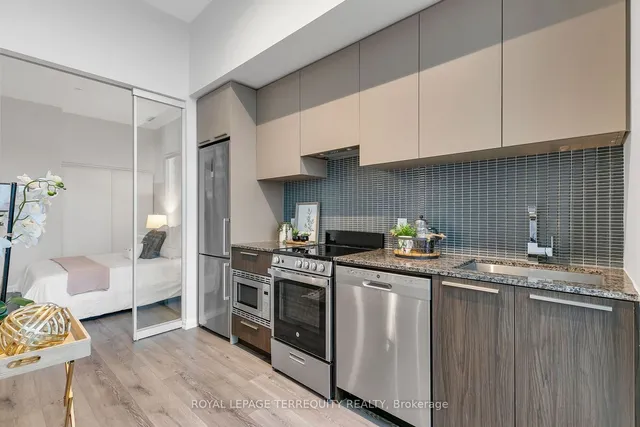 Additional property image - 4208 Dundas St Unit 520