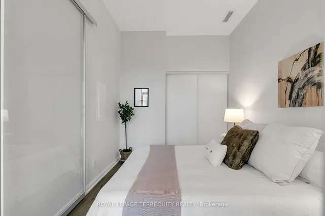 Additional property image - 4208 Dundas St Unit 520