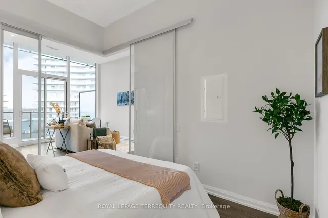 Additional property image - 4208 Dundas St Unit 520