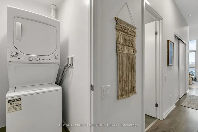Additional property image - 4208 Dundas St Unit 520