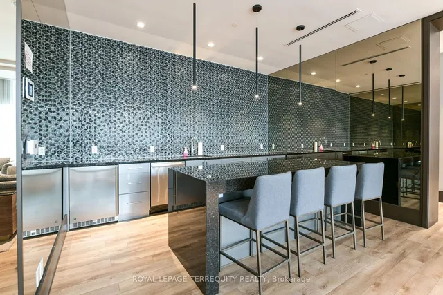 Additional property image - 4208 Dundas St Unit 520