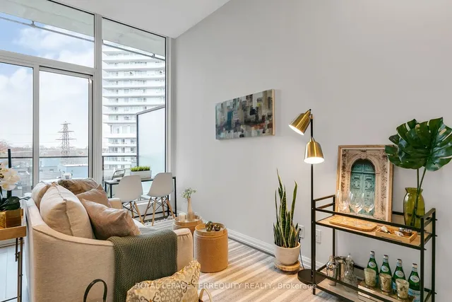 Additional property image - 4208 Dundas St Unit 520