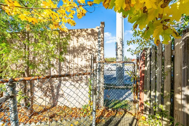 Primary image of 3659 Holden Cres