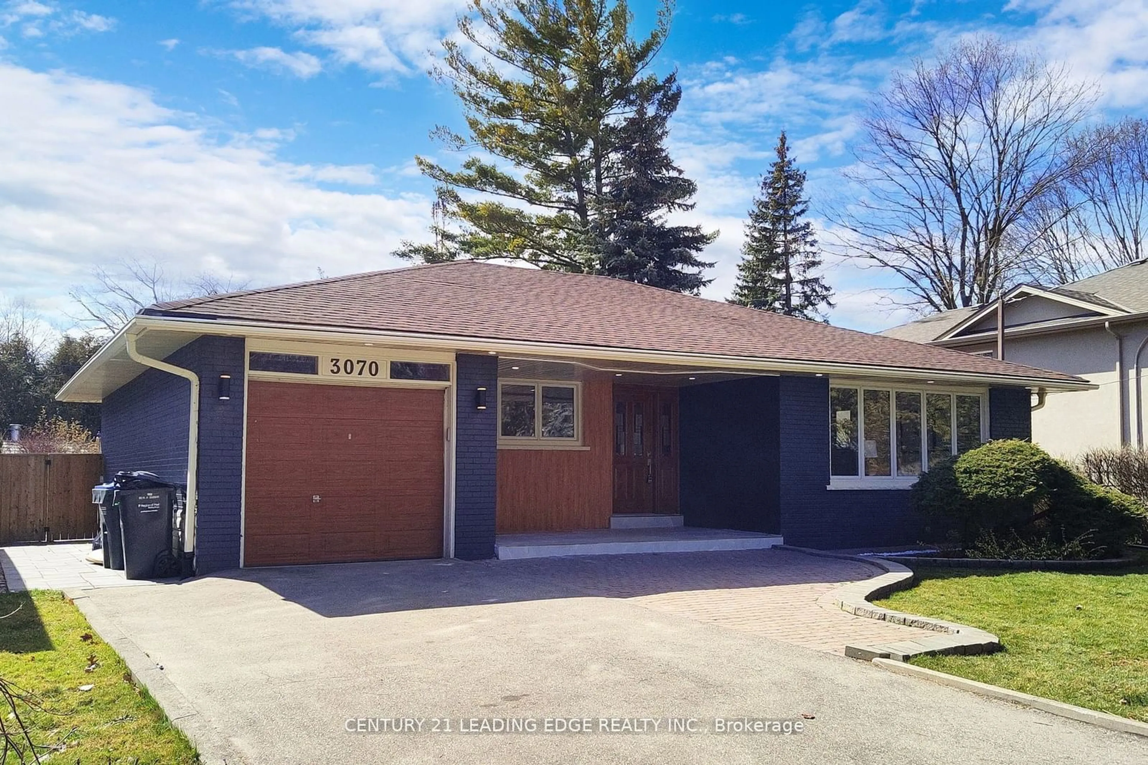 Frontside or backside of a home, cottage for 3070 O'Hagan Dr, Mississauga Ontario L5C 2C5