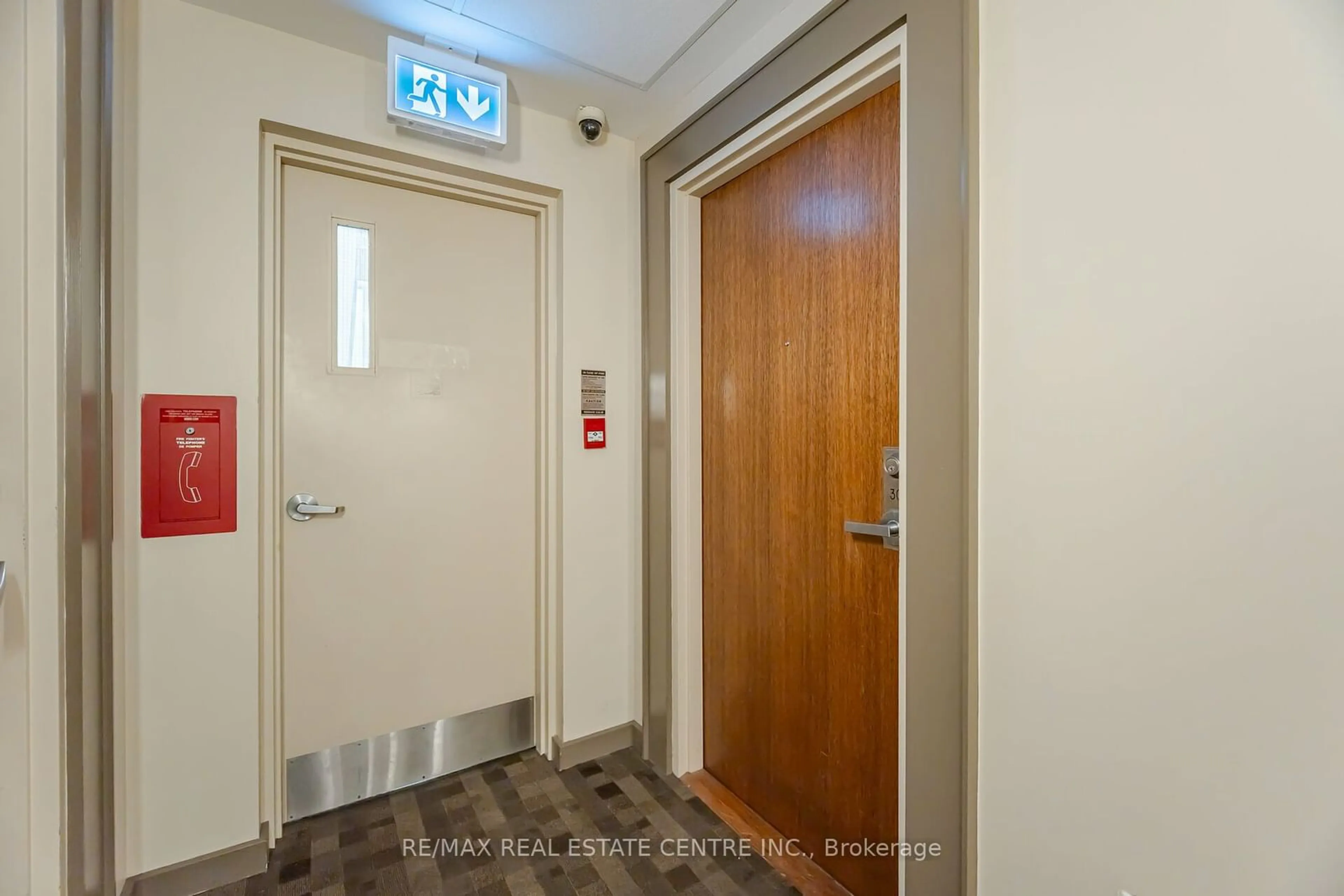 Indoor foyer, unknown floor for 215 Queen St #304, Brampton Ontario L6W 0A9