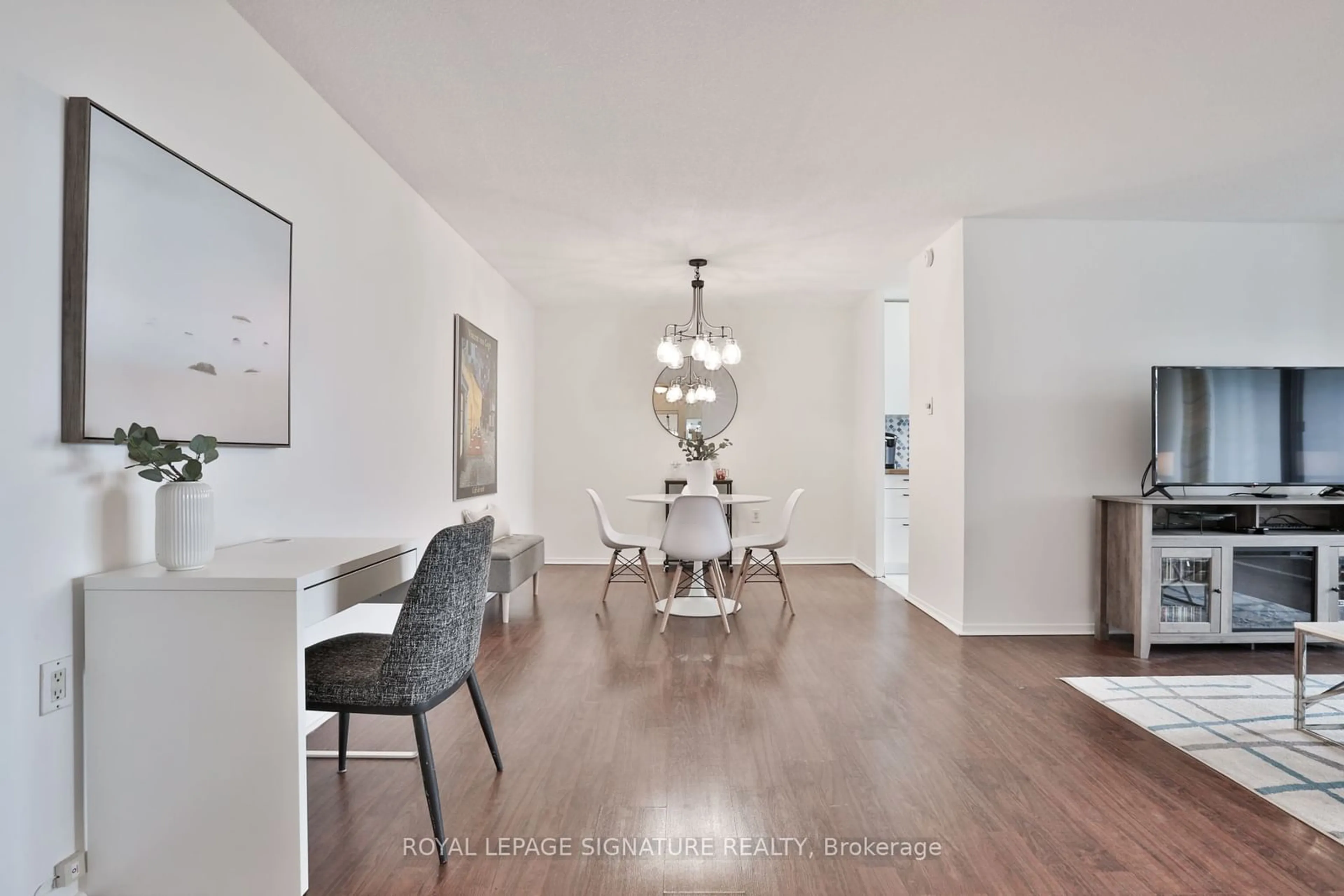 Dining room, wood floors for 17 Knightsbridge Rd #1703, Brampton Ontario L6T 3X9