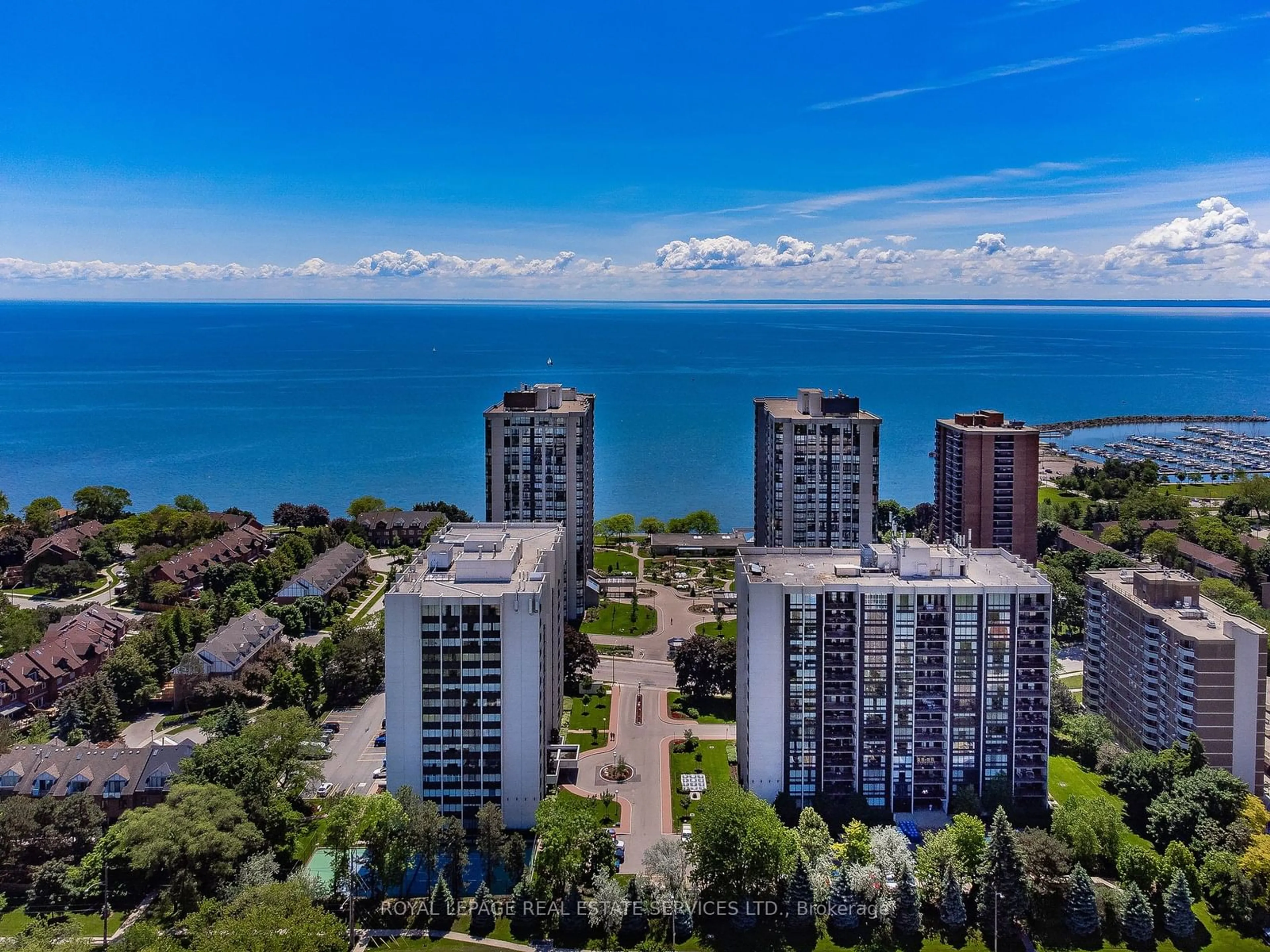 A pic from exterior of the house or condo, the view of city buildings for 2175 Marine Dr #PH6, Oakville Ontario L6L 5L5