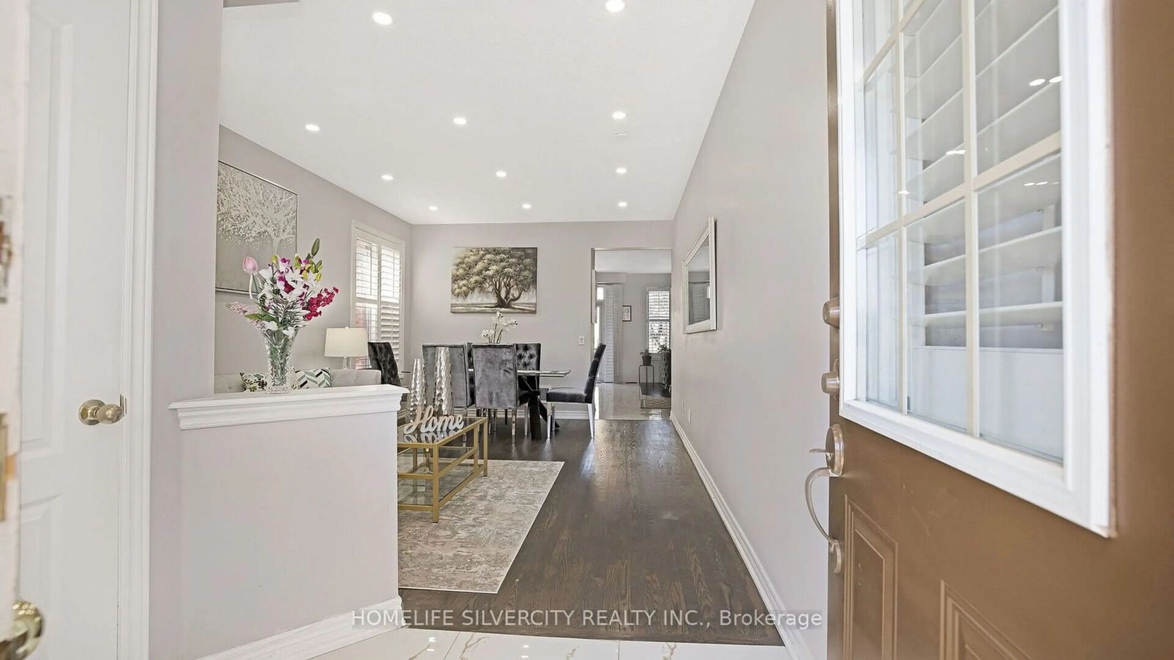 Indoor entryway, wood floors for 316 Father Tobin Rd, Brampton Ontario L6R 0M9