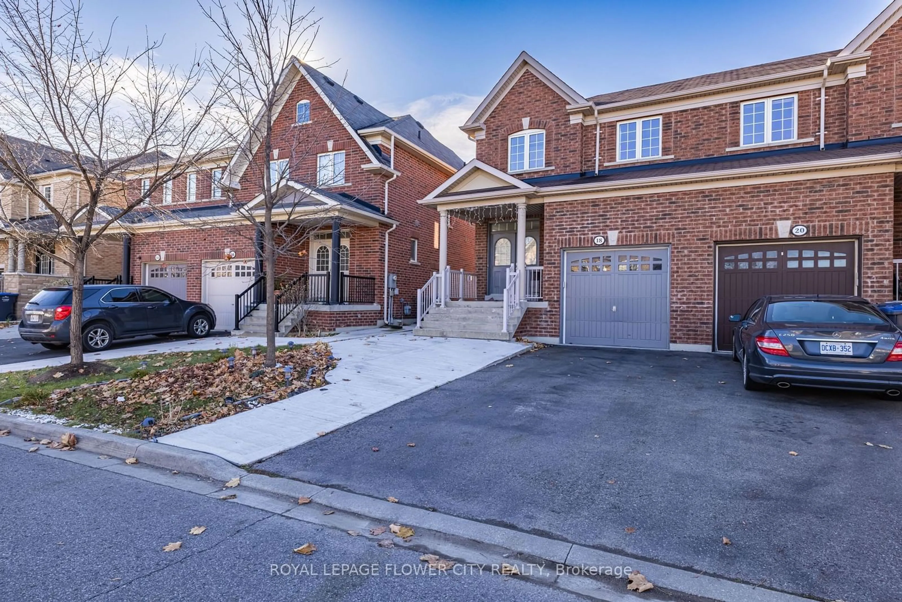 Home with brick exterior material for 18 Loftsmoor Dr, Brampton Ontario L6R 3R7