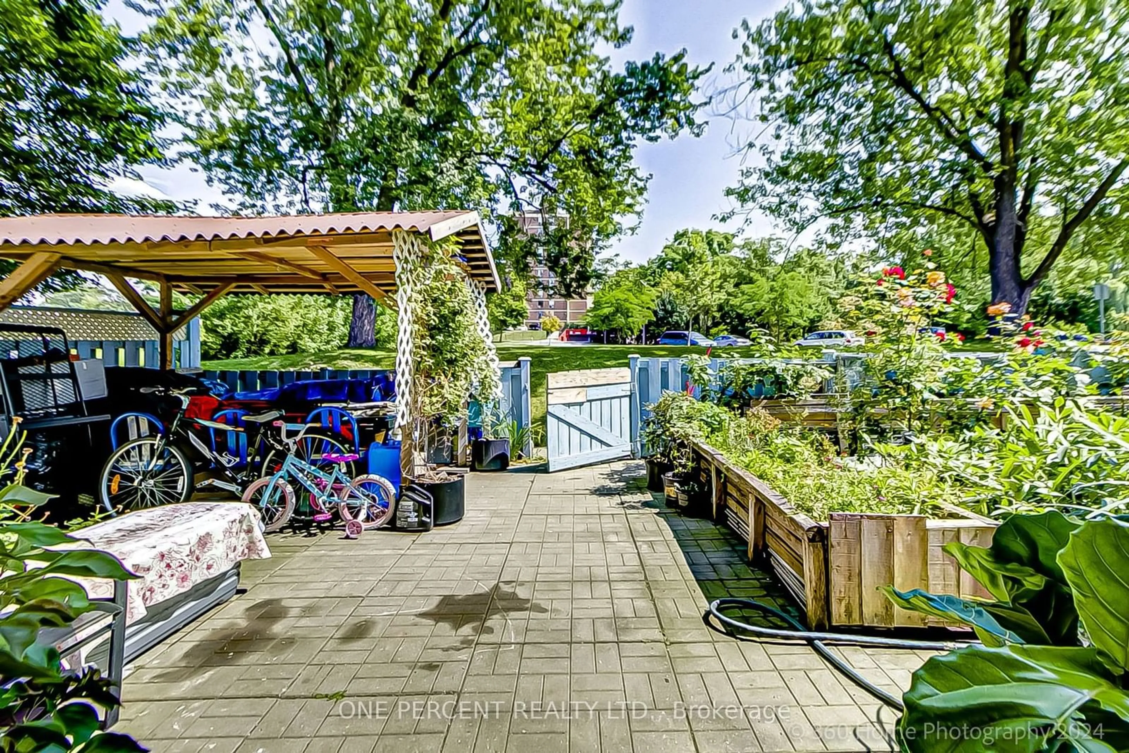 Patio, the street view for 14 London Green Crt #96, Toronto Ontario M3N 1K2