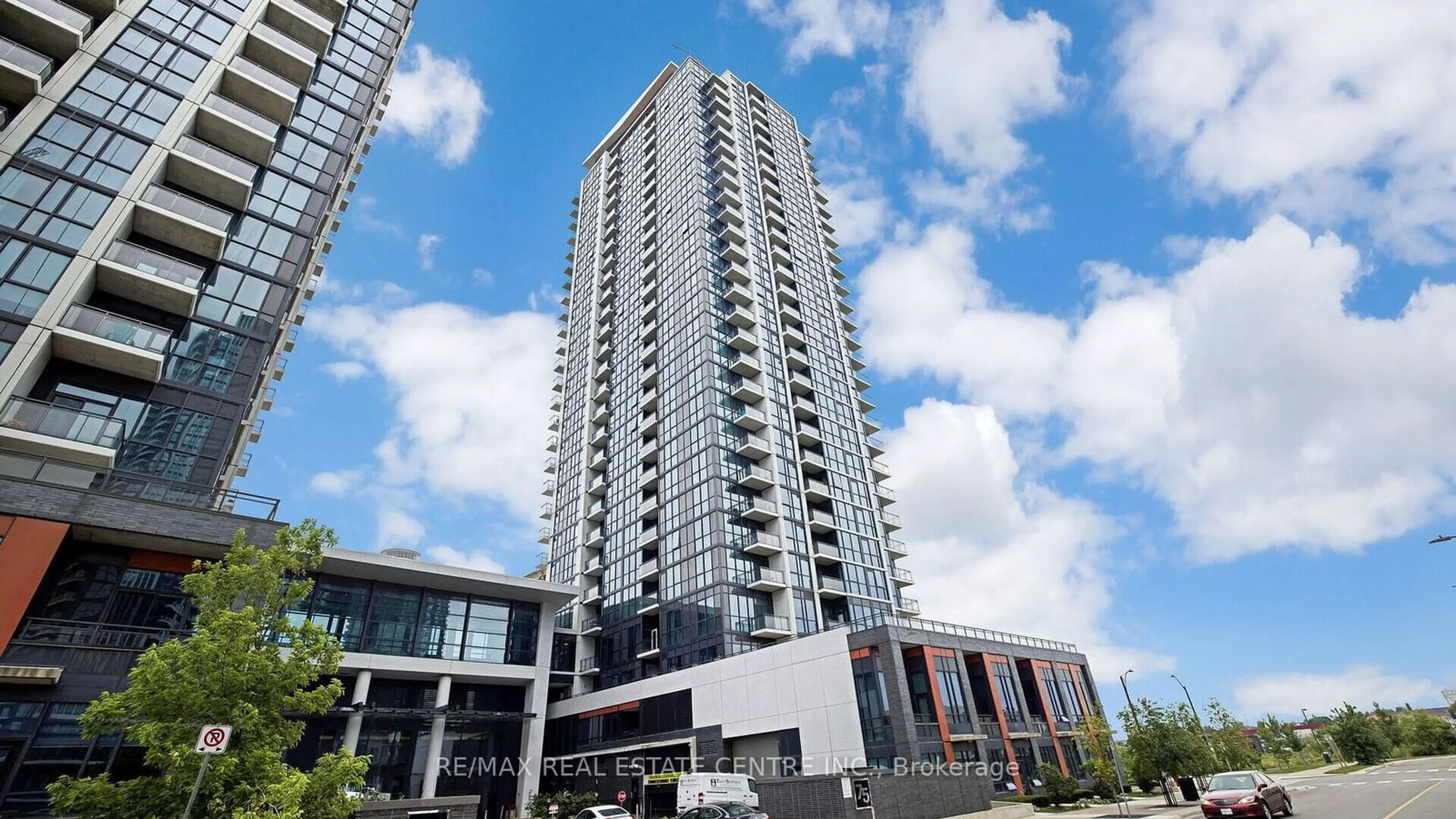 A pic from exterior of the house or condo, the front or back of building for 75 Eglinton Ave #902, Mississauga Ontario L5R 0E5